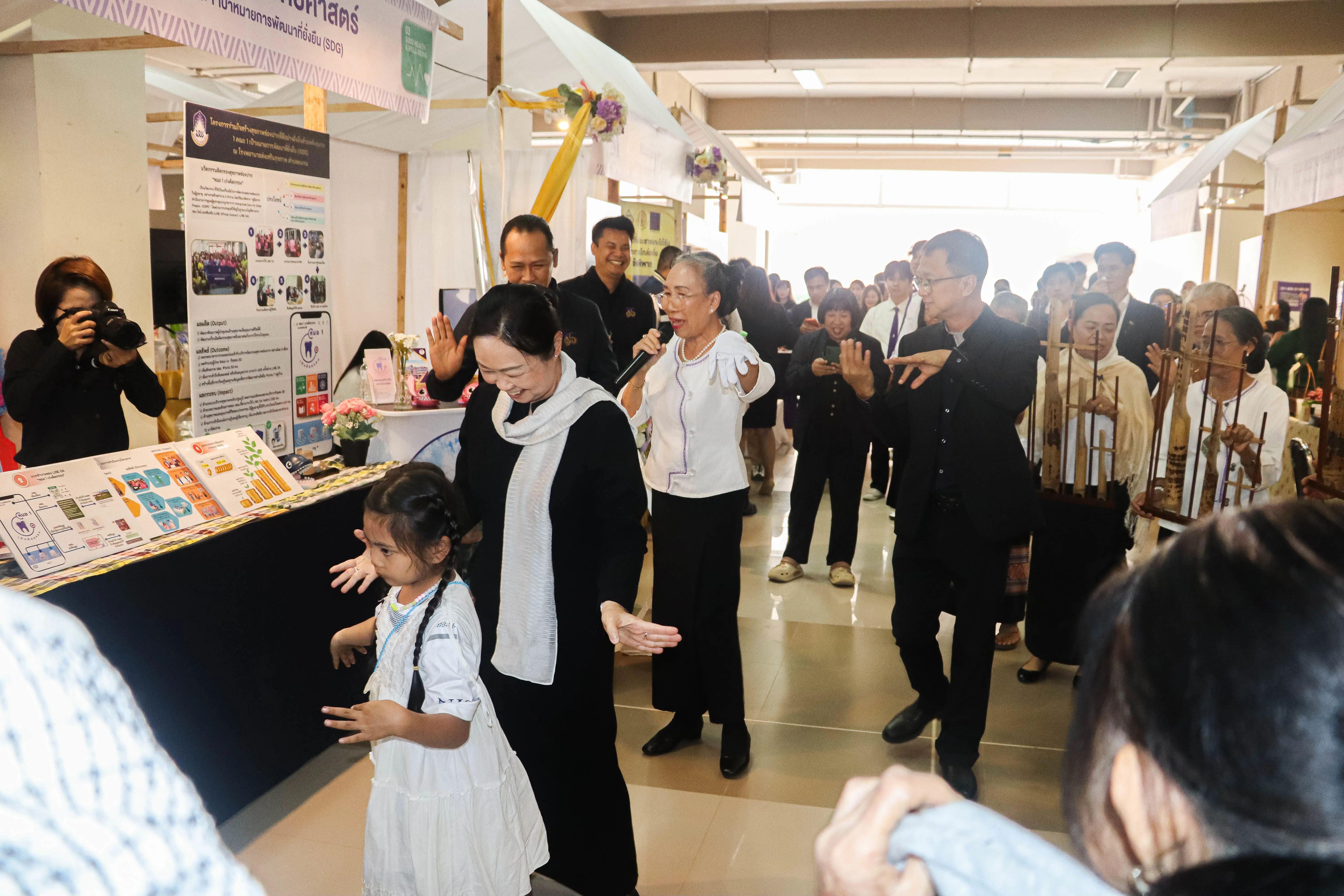 คณะรัฐศาสตร์และสังคมศาสตร์ มหาวิทยาลัยพะเยา “คว้ารางวัลระดับเหรียญทอง” โครงการ 1 คณะ 1 SDG ในงานประชุมวิชาการระดับชาติพะเยาวิจัย ครั้งที่ 15