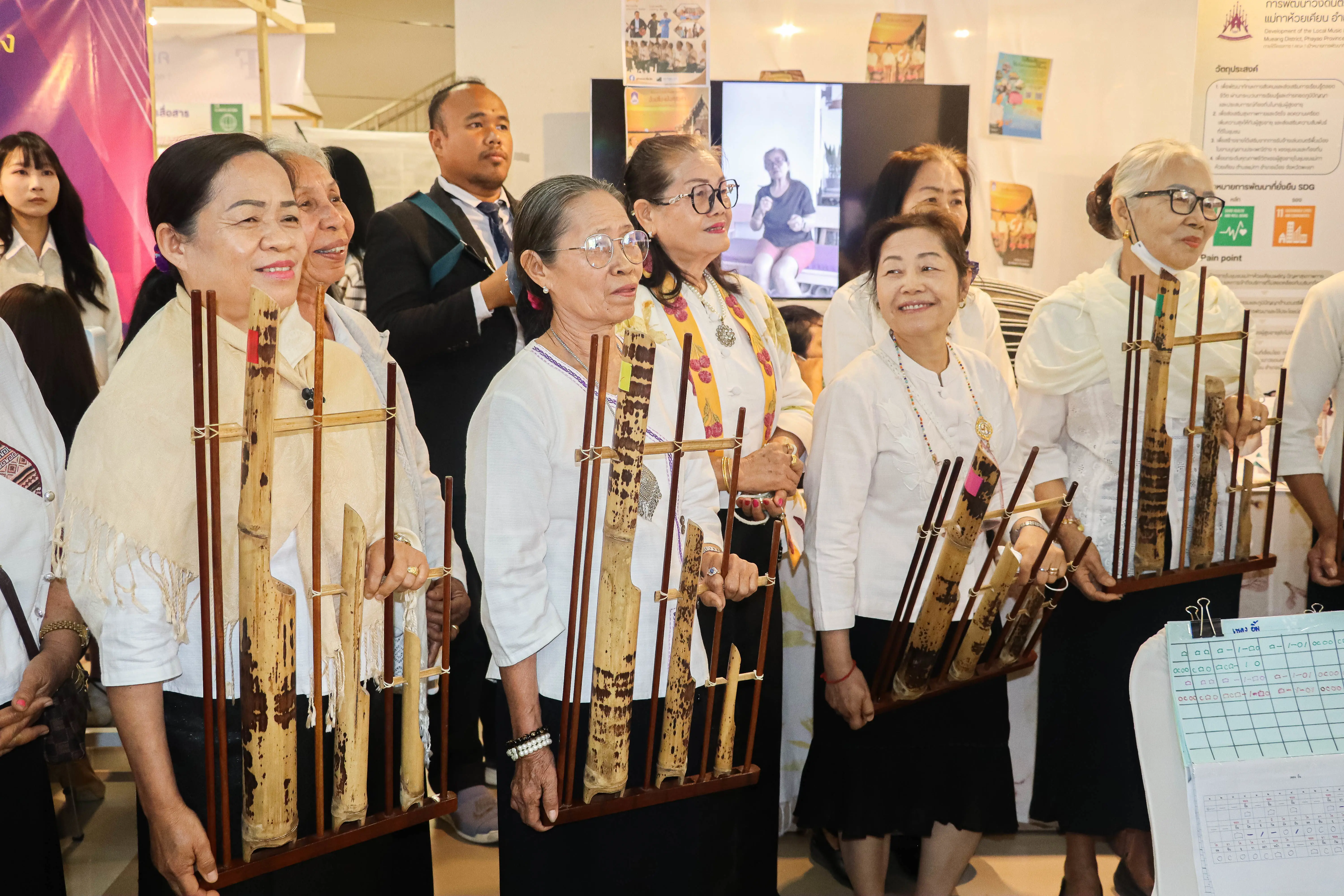 คณะรัฐศาสตร์และสังคมศาสตร์ มหาวิทยาลัยพะเยา “คว้ารางวัลระดับเหรียญทอง” โครงการ 1 คณะ 1 SDG ในงานประชุมวิชาการระดับชาติพะเยาวิจัย ครั้งที่ 15