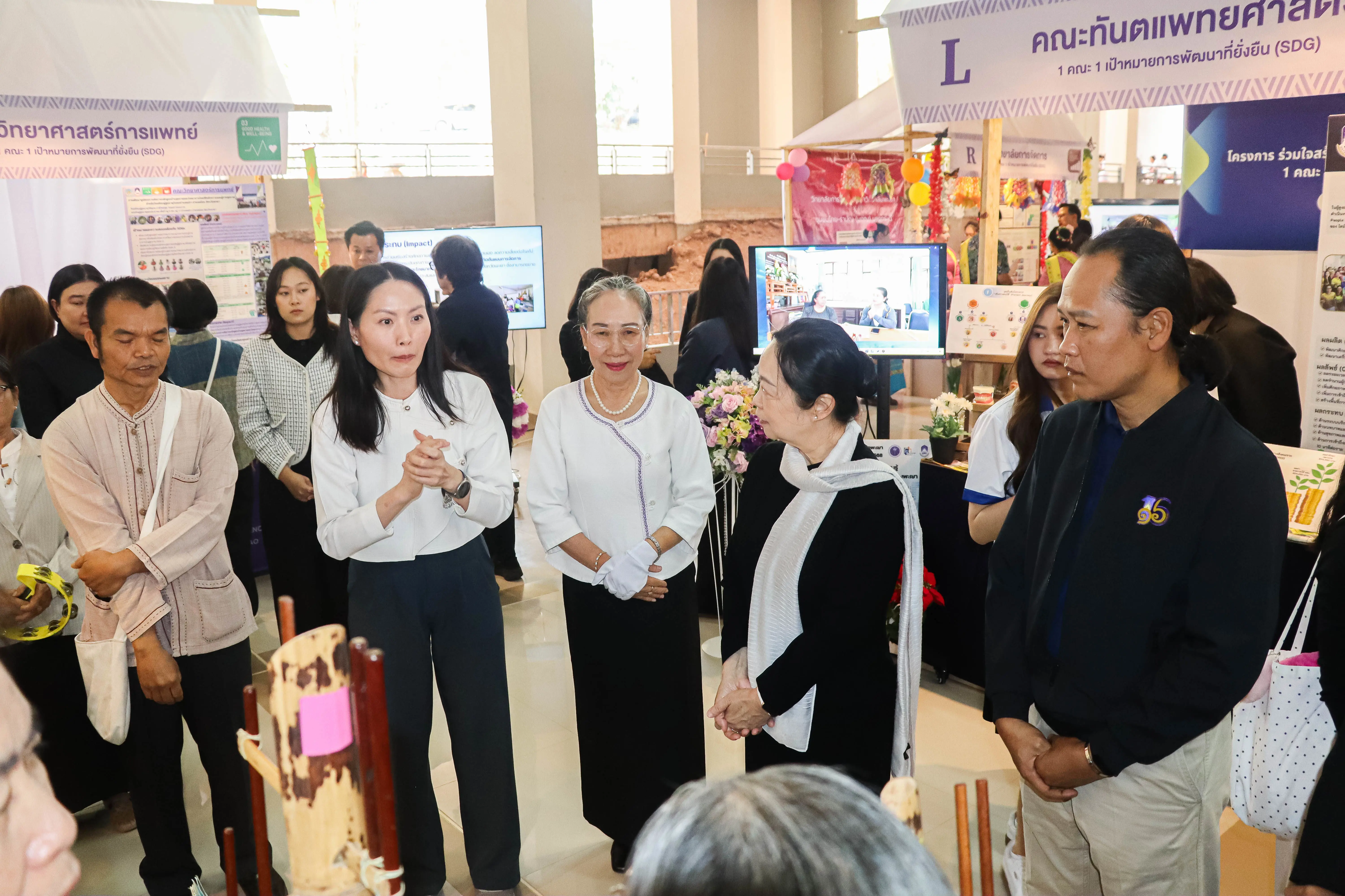 คณะรัฐศาสตร์และสังคมศาสตร์ มหาวิทยาลัยพะเยา “คว้ารางวัลระดับเหรียญทอง” โครงการ 1 คณะ 1 SDG ในงานประชุมวิชาการระดับชาติพะเยาวิจัย ครั้งที่ 15