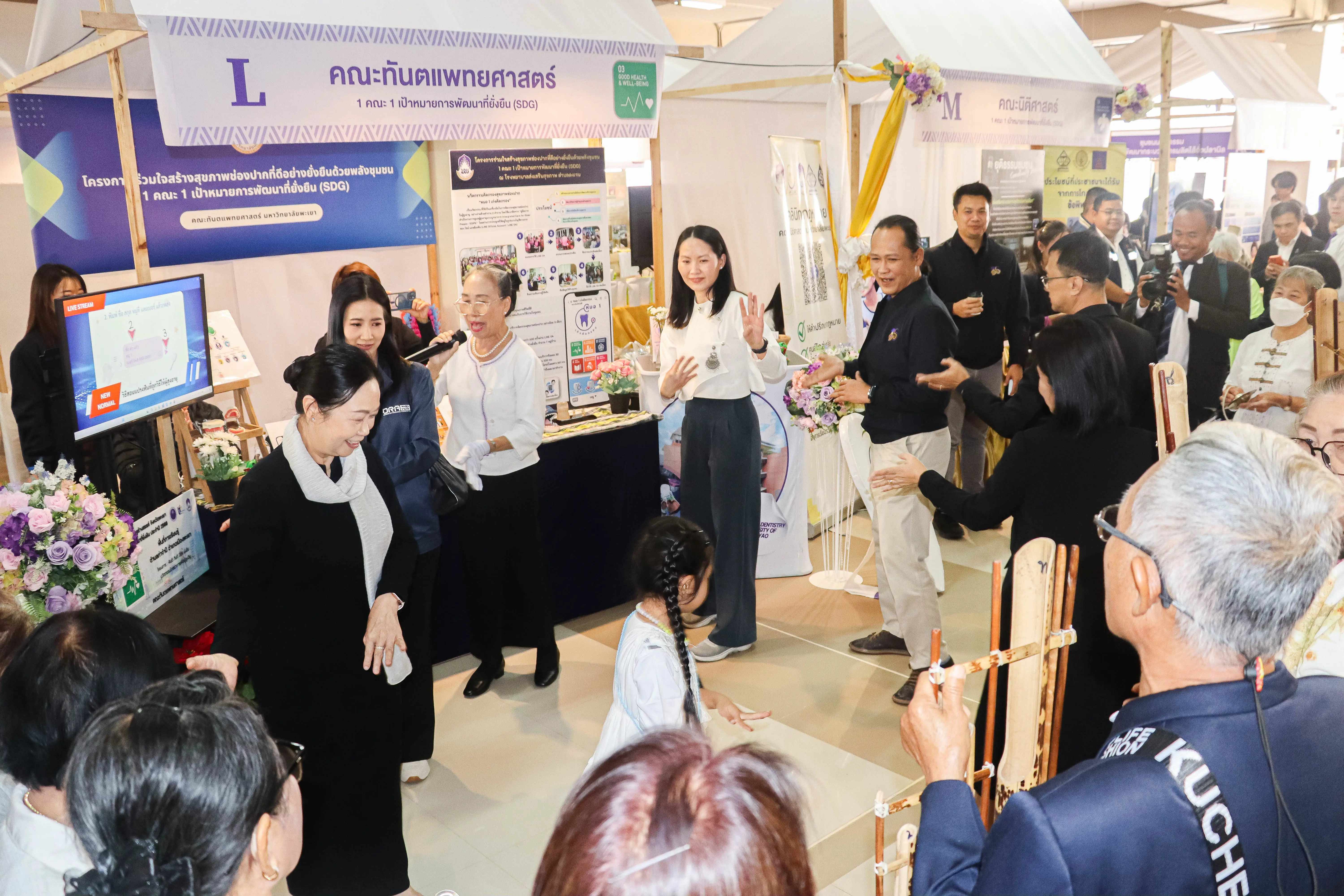 คณะรัฐศาสตร์และสังคมศาสตร์ มหาวิทยาลัยพะเยา “คว้ารางวัลระดับเหรียญทอง” โครงการ 1 คณะ 1 SDG ในงานประชุมวิชาการระดับชาติพะเยาวิจัย ครั้งที่ 15