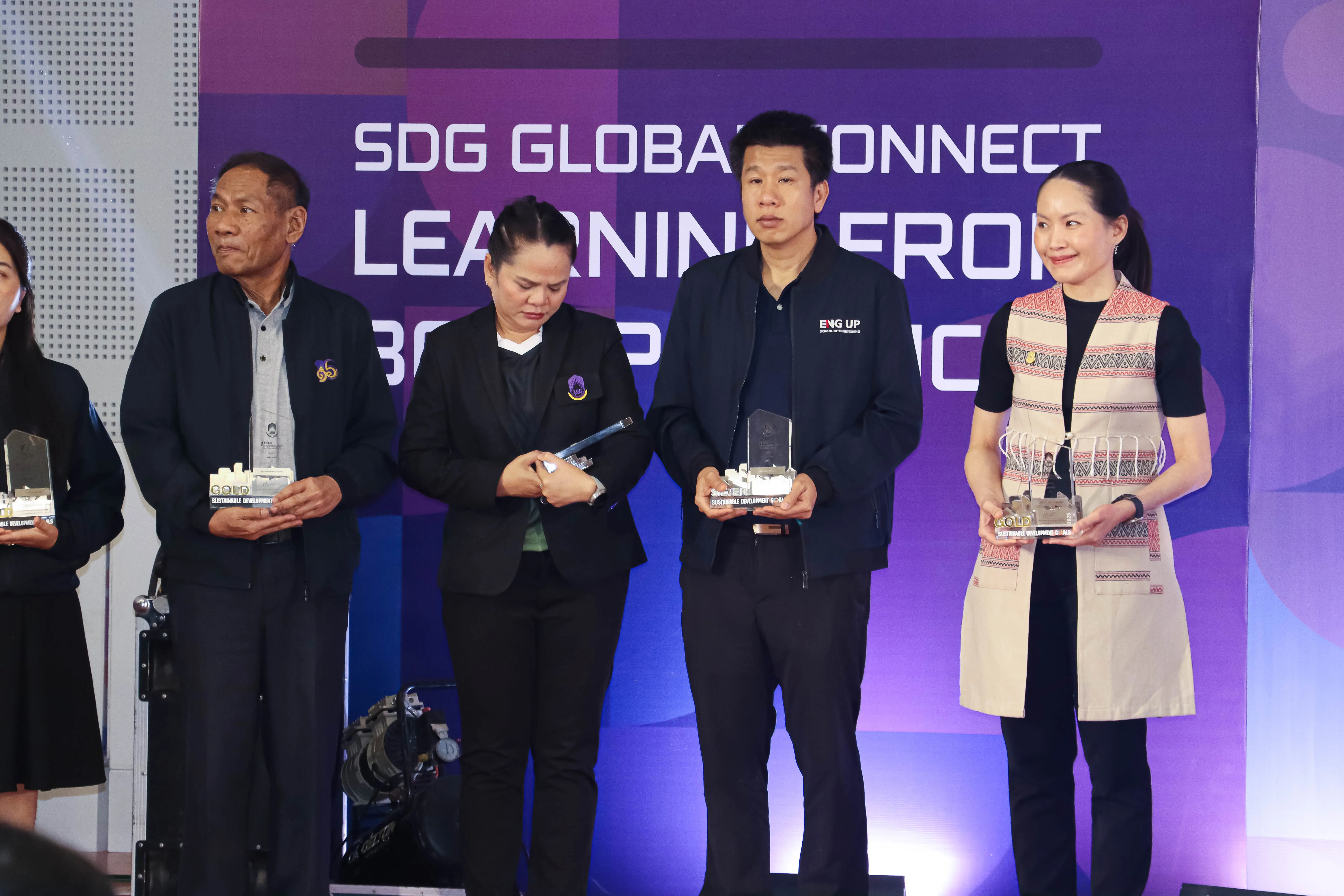 คณะรัฐศาสตร์และสังคมศาสตร์ มหาวิทยาลัยพะเยา “คว้ารางวัลระดับเหรียญทอง” โครงการ 1 คณะ 1 SDG ในงานประชุมวิชาการระดับชาติพะเยาวิจัย ครั้งที่ 15