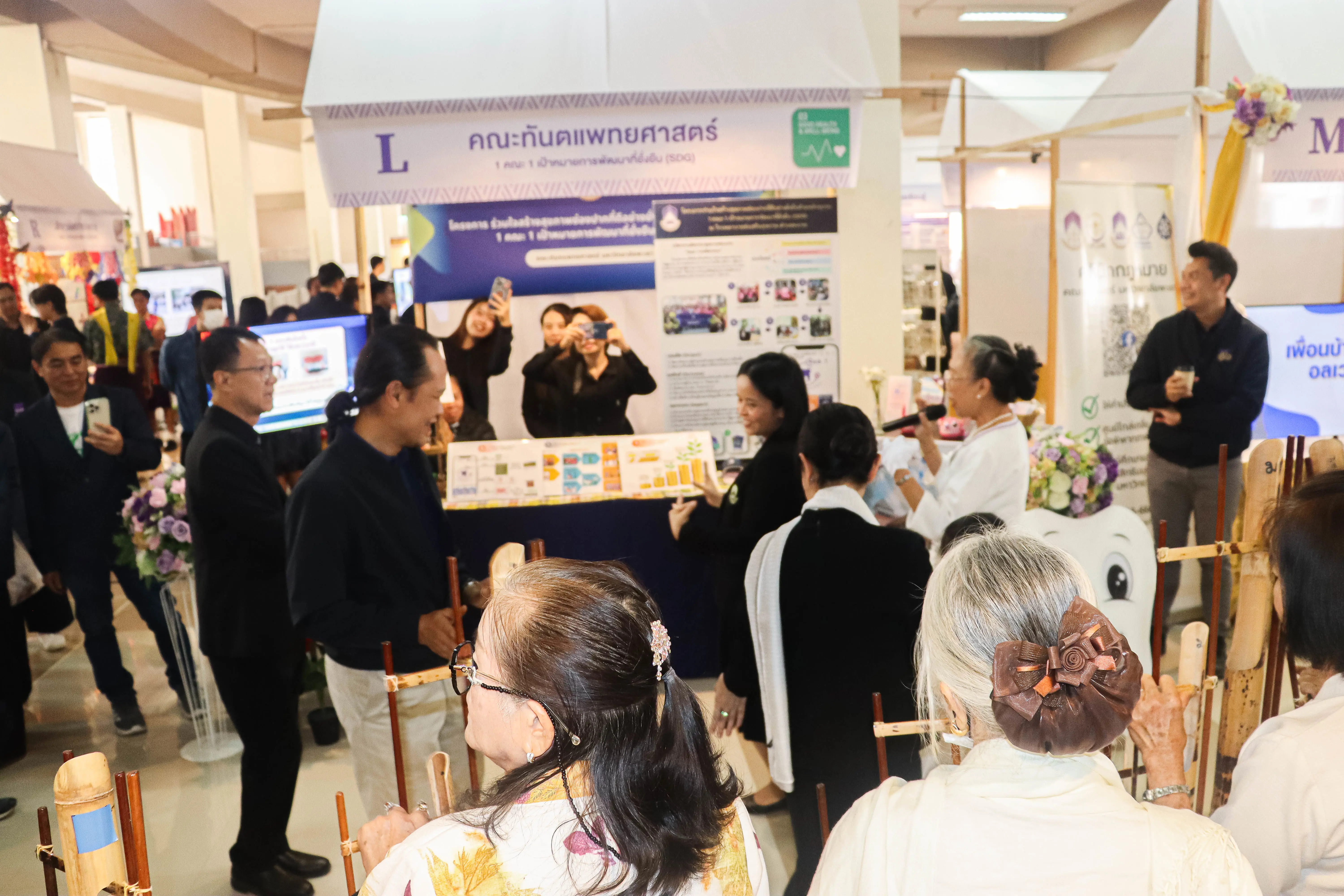 คณะรัฐศาสตร์และสังคมศาสตร์ มหาวิทยาลัยพะเยา “คว้ารางวัลระดับเหรียญทอง” โครงการ 1 คณะ 1 SDG ในงานประชุมวิชาการระดับชาติพะเยาวิจัย ครั้งที่ 15