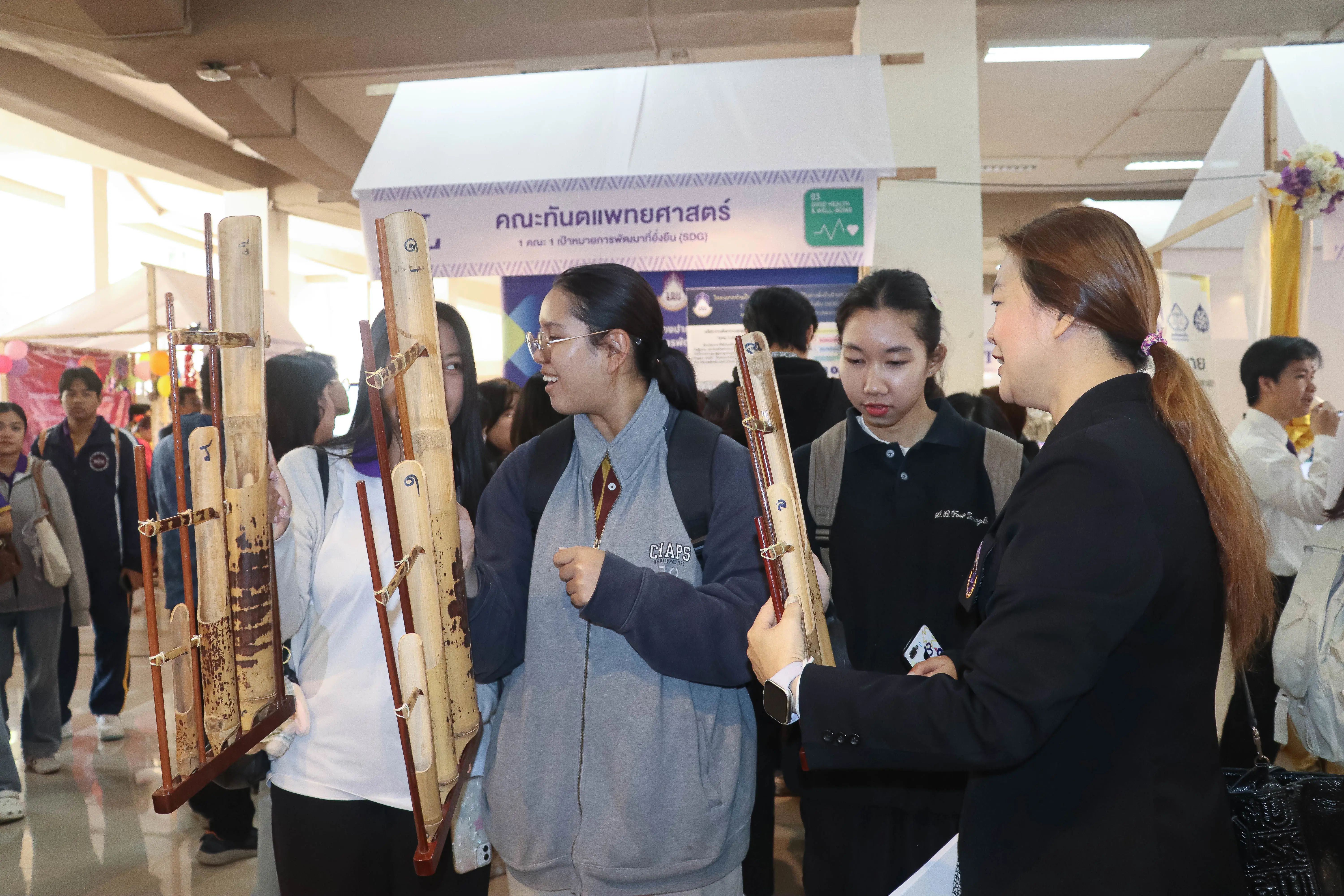 คณะรัฐศาสตร์และสังคมศาสตร์ มหาวิทยาลัยพะเยา “คว้ารางวัลระดับเหรียญทอง” โครงการ 1 คณะ 1 SDG ในงานประชุมวิชาการระดับชาติพะเยาวิจัย ครั้งที่ 15