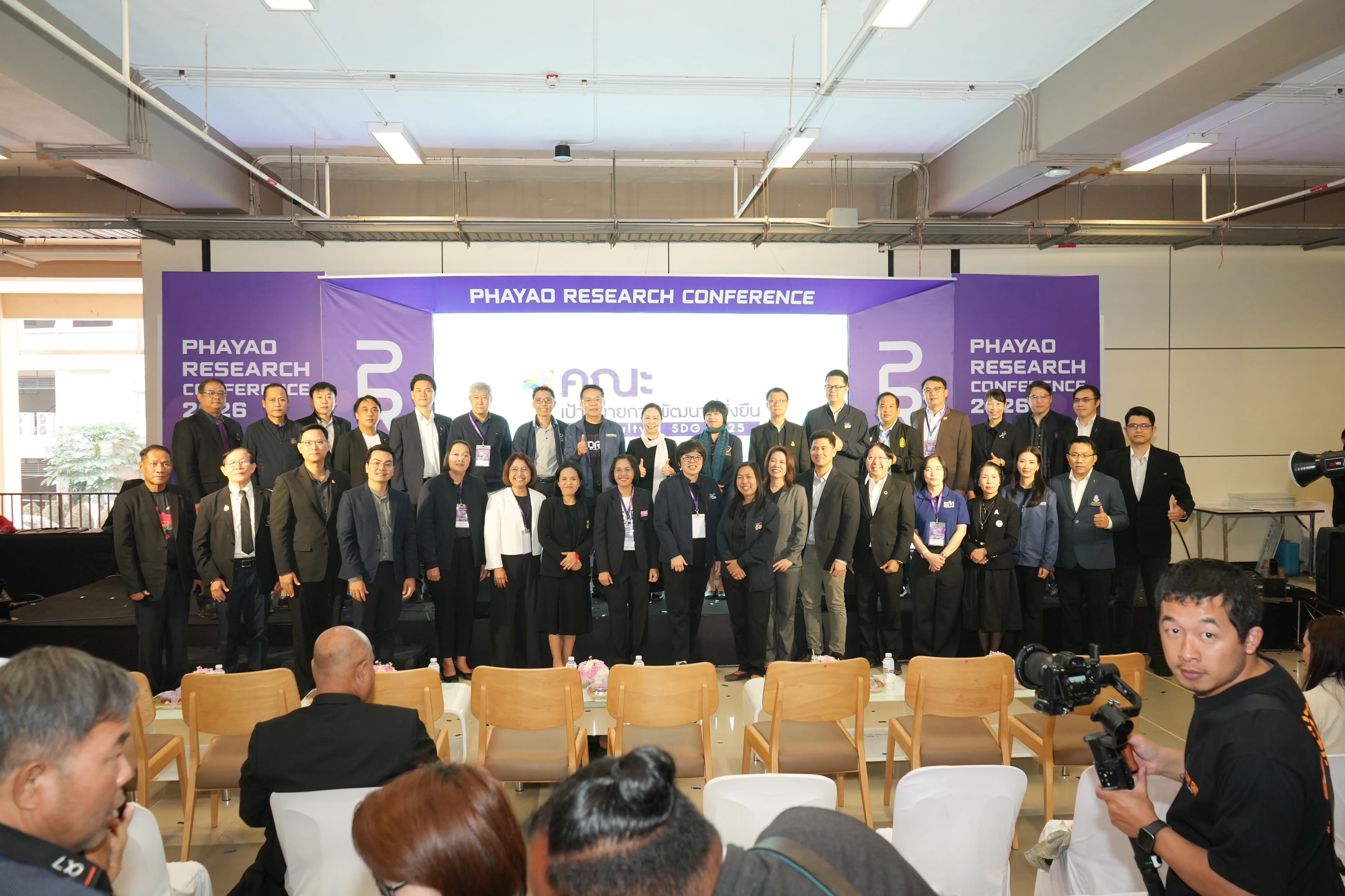 คณะรัฐศาสตร์และสังคมศาสตร์ มหาวิทยาลัยพะเยา รับมอบป้ายพื้นที่การเรียนรู้ Reinventing University หนุนเศรษฐกิจสร้างสรรค์จังหวัดพะเยาภายใต้กรอบการพัฒนาที่ยั่งยืน