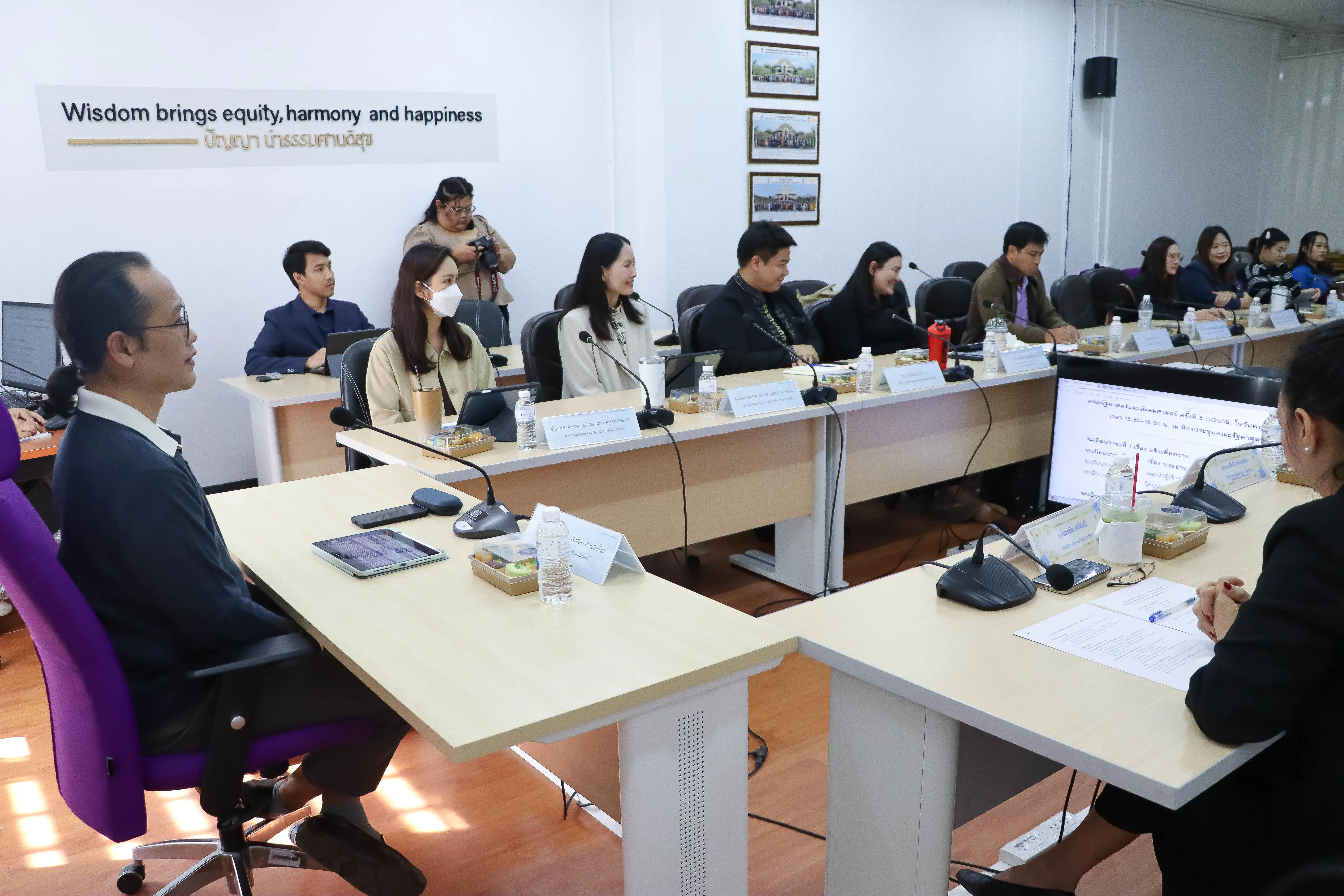 คณะรัฐศาสตร์และสังคมศาสตร์จัดเวทีหารือการพัฒนาหลักสูตรระยะสั้น (Non-Degree) ร่วมกับหน่วยงานภายนอก ตลอดจนการแลกเปลี่ยนเรียนรู้เพื่อพัฒนาหลักสูตรระยะสั้นให้มีประสิทธิภาพ