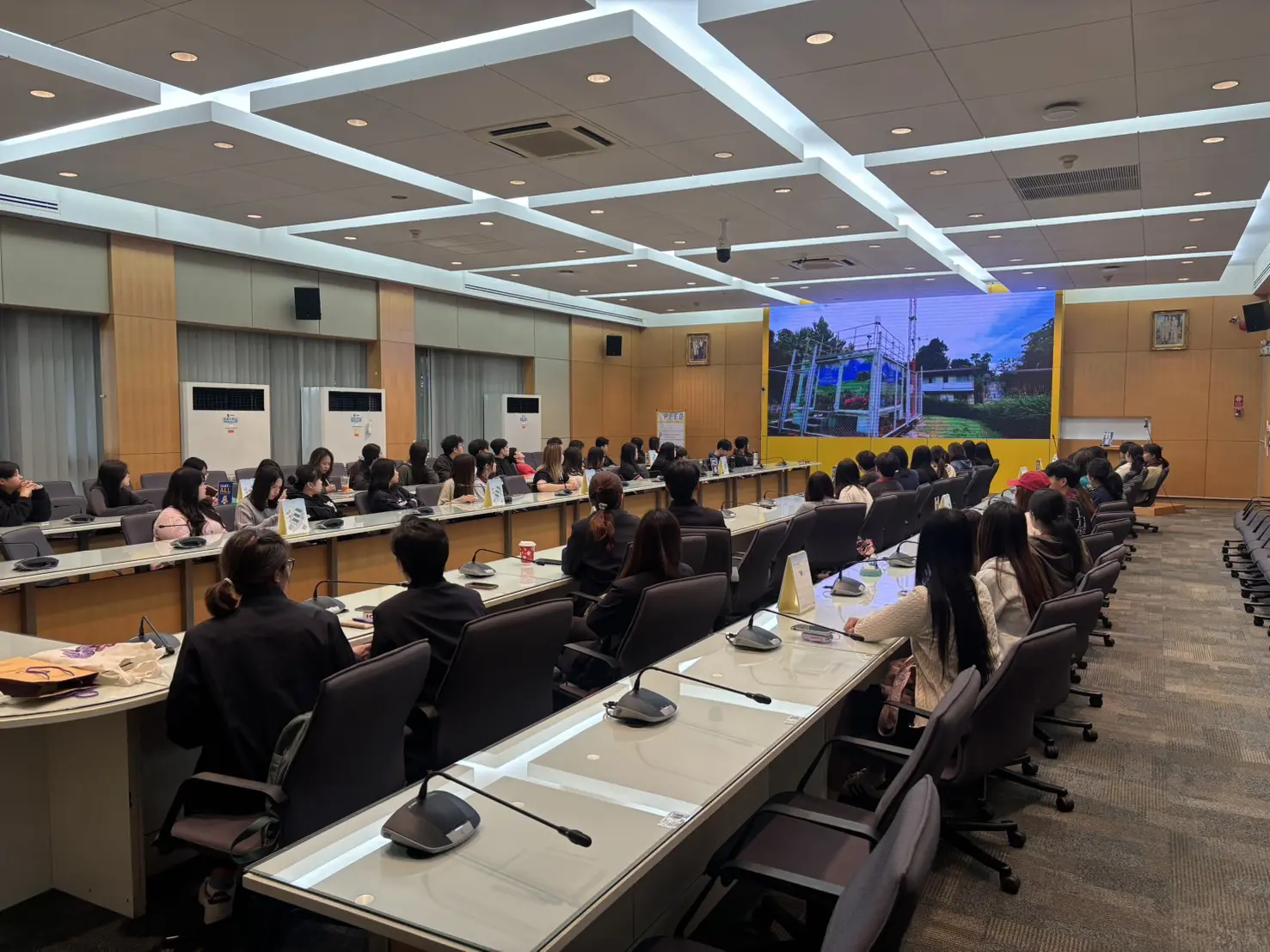 หลักสูตรศิลปศาสตรบัณฑิต สาขาวิชาพัฒนาสังคม คณะรัฐศาสตร์และสังคมศาสตร์ ม.พะเยา ขับเคลื่อนทักษะนิสิตสู่นวัตกรสังคม บูรณาการองค์ความรู้ด้านนวัตกรรมสิ่งแวดล้อมและชุมชนยั่งยืน ณ กฟผ. แม่เมาะ