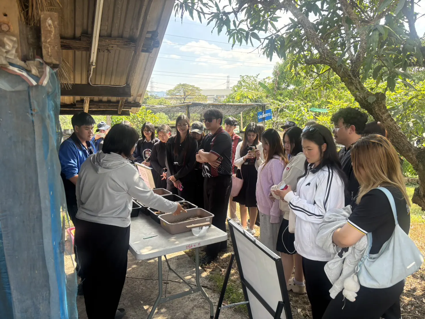 หลักสูตรศิลปศาสตรบัณฑิต สาขาวิชาพัฒนาสังคม คณะรัฐศาสตร์และสังคมศาสตร์ ม.พะเยา ขับเคลื่อนทักษะนิสิตสู่นวัตกรสังคม บูรณาการองค์ความรู้ด้านนวัตกรรมสิ่งแวดล้อมและชุมชนยั่งยืน ณ กฟผ. แม่เมาะ