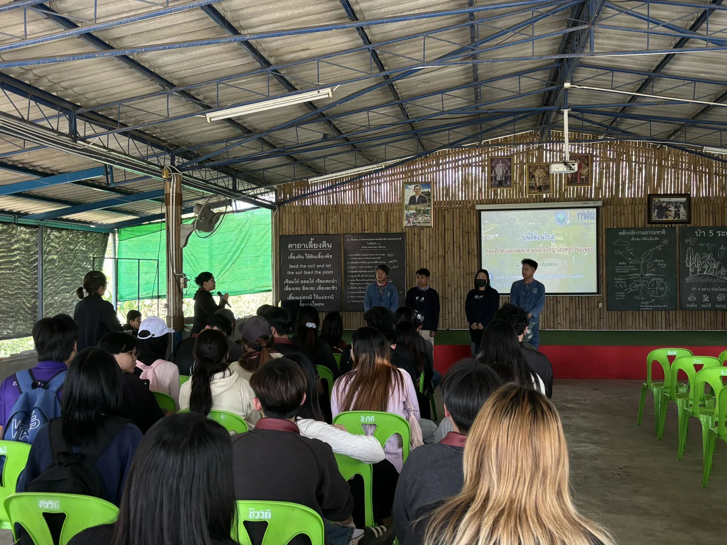 หลักสูตรศิลปศาสตรบัณฑิต สาขาวิชาพัฒนาสังคม คณะรัฐศาสตร์และสังคมศาสตร์ ม.พะเยา ขับเคลื่อนทักษะนิสิตสู่นวัตกรสังคม บูรณาการองค์ความรู้ด้านนวัตกรรมสิ่งแวดล้อมและชุมชนยั่งยืน ณ กฟผ. แม่เมาะ