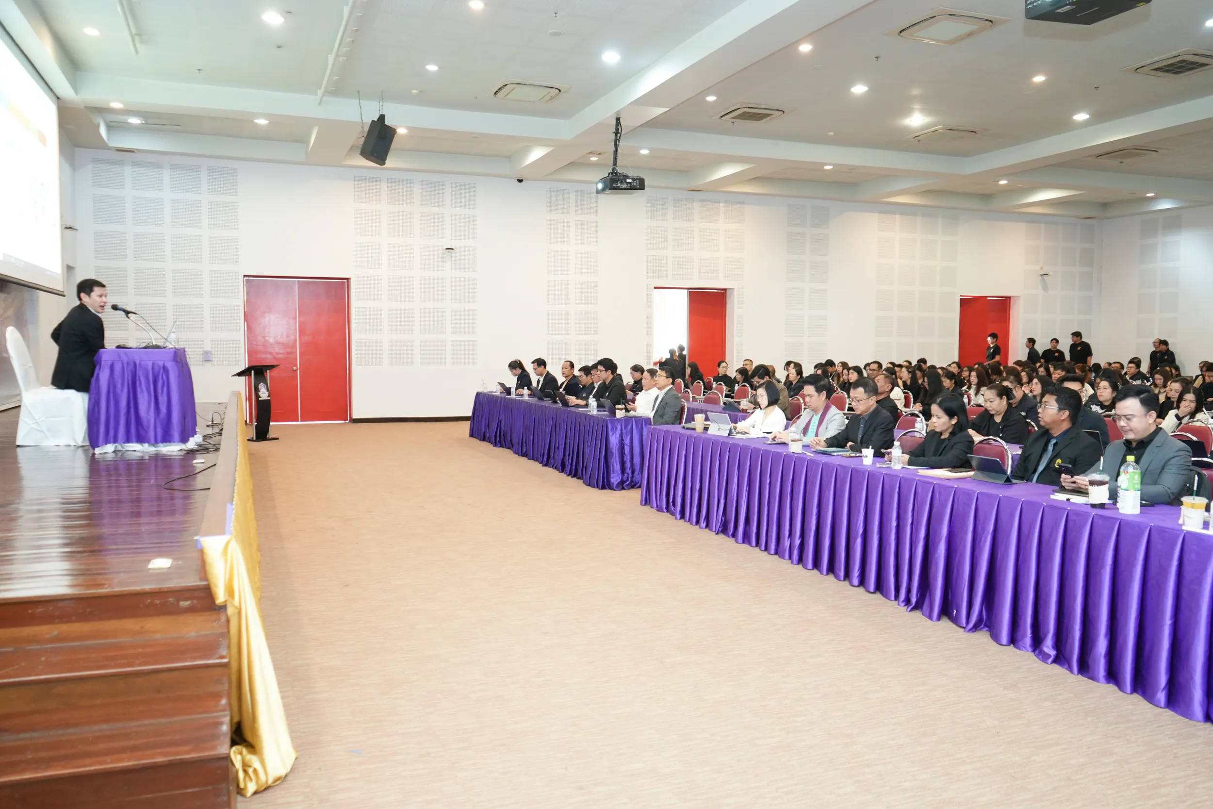 คณะรัฐศาสตร์และสังคมศาสตร์ ม.พะเยา ตอกย้ำเจตนารมณ์ธรรมาภิบาล นำทีมบุคลากรเข้าร่วมอบรม "แนวปฏิบัติพัสดุภาครัฐ" มุ่งยกระดับความโปร่งใสสู่สากล