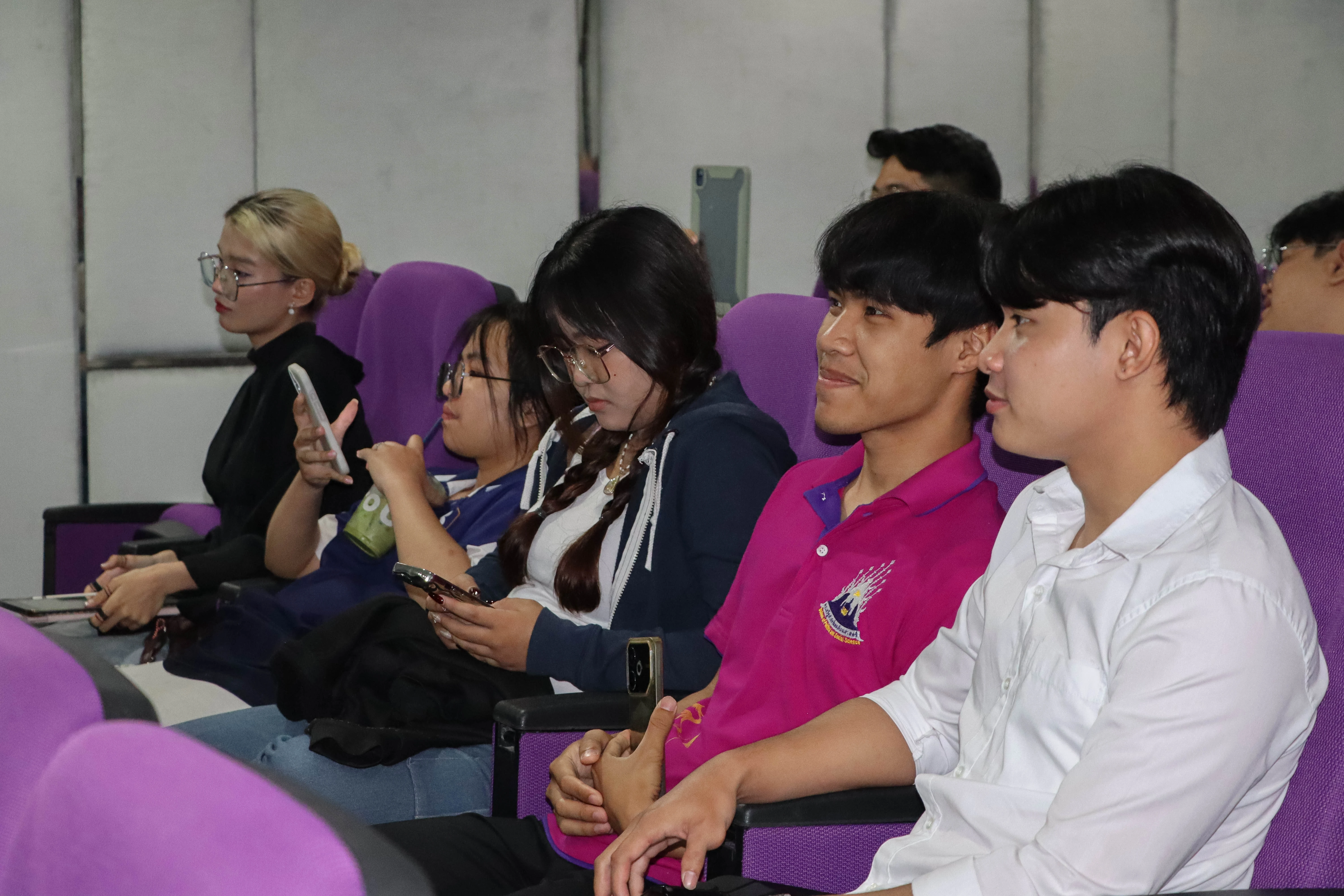 บูรณาการความรู้ สู่ยุทธศาสตร์การทูต หลักสูตรรัฐศาสตรบัณฑิต คณะรัฐศาสตร์และสังคมศาสตร์ ม.พะเยา จัดเวทีเสวนา นิสิตทัศนา (Students’ Voices) : การทูตหลากมิติในโลกร่วมสมัย ครั้งที่ 2