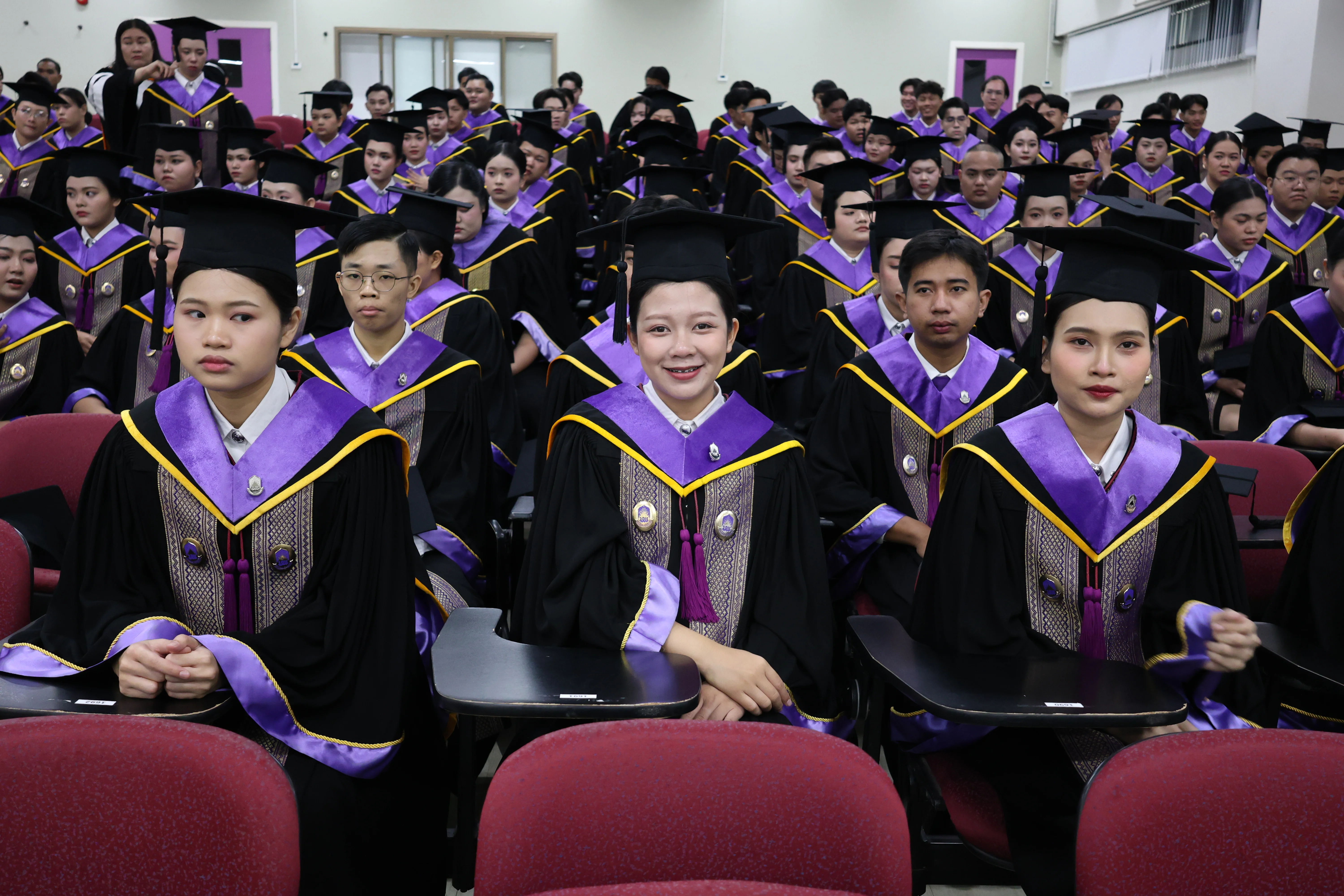 คณะรัฐศาสตร์และสังคมศาสตร์ มหาวิทยาลัยพะเยา ขอแสดงความยินดีกับมหาบัณฑิต และบัณฑิต ในพิธีพระราชทานปริญญาบัตร ประจำปีการศึกษา 2567