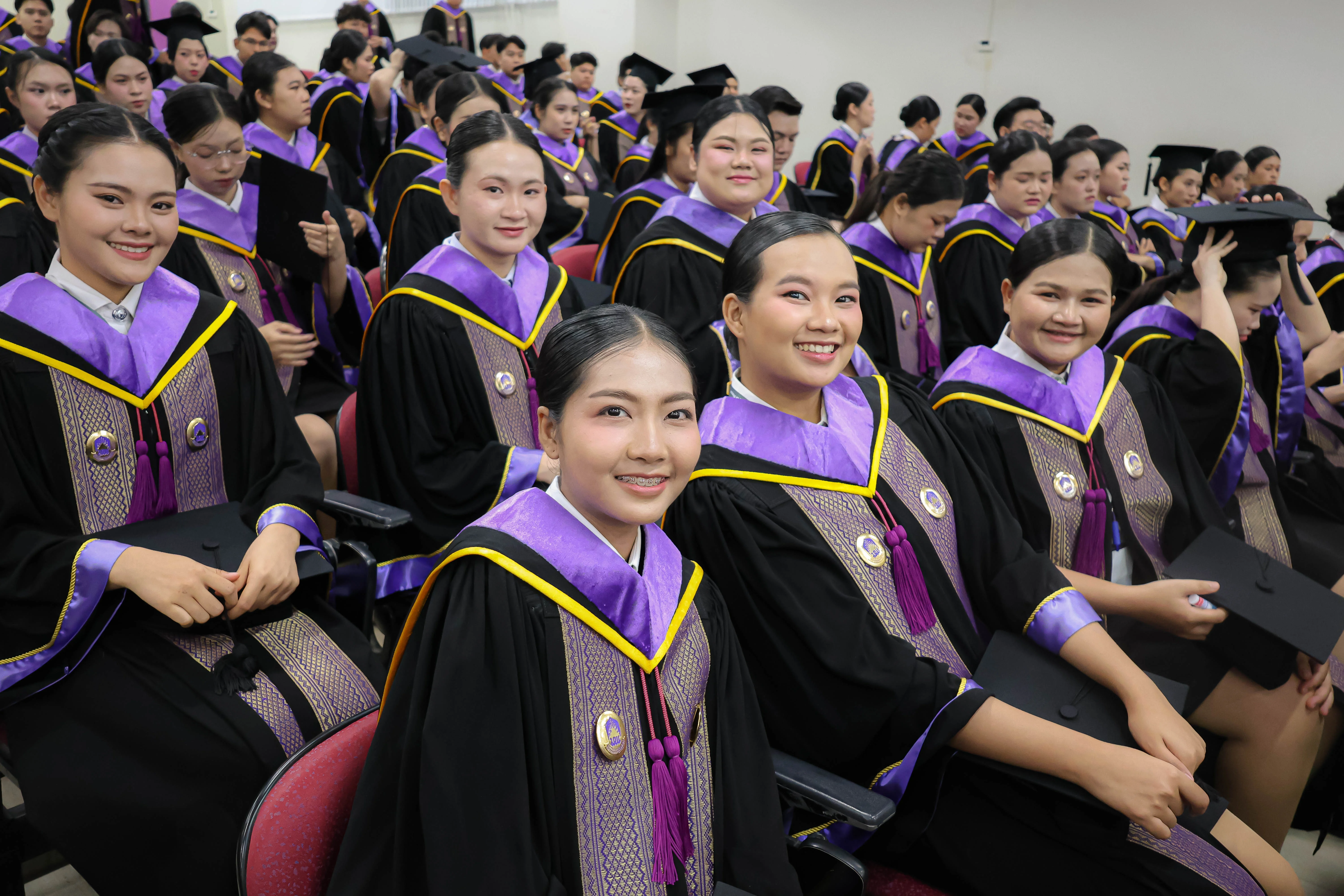 คณะรัฐศาสตร์และสังคมศาสตร์ มหาวิทยาลัยพะเยา ขอแสดงความยินดีกับมหาบัณฑิต และบัณฑิต ในพิธีพระราชทานปริญญาบัตร ประจำปีการศึกษา 2567