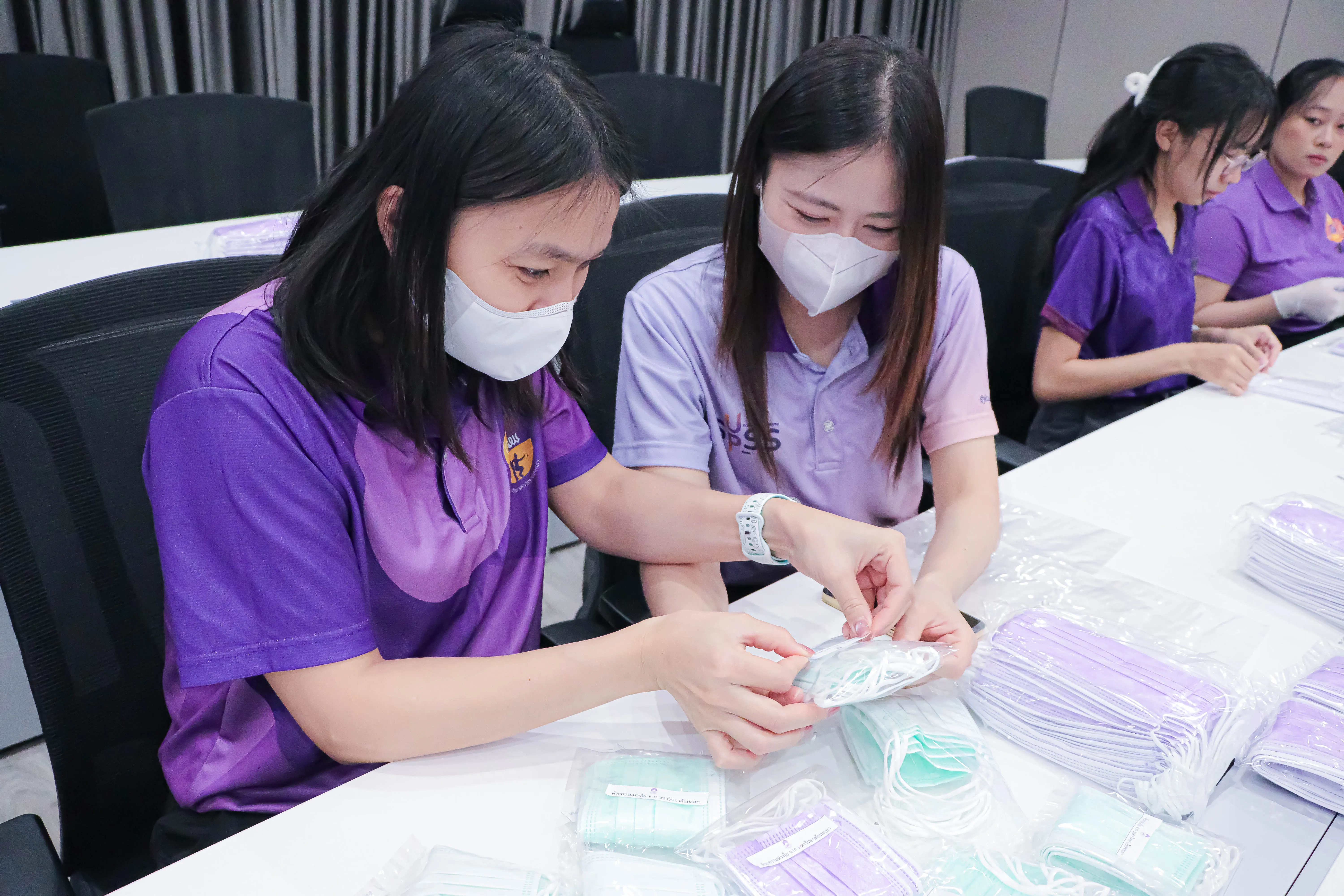 คณะรัฐศาสตร์และสังคมศาสตร์ ม.พะเยา รวมพลังจิตอาสาบรรจุหน้ากากอนามัย ถวายเป็นพระราชกุศลแด่สมเด็จพระกนิษฐาธิราชเจ้า กรมสมเด็จพระเทพรัตนราชสุดาฯ สยามบรมราชกุมารี พร้อมสู้ภัยฝุ่นPM 2.5