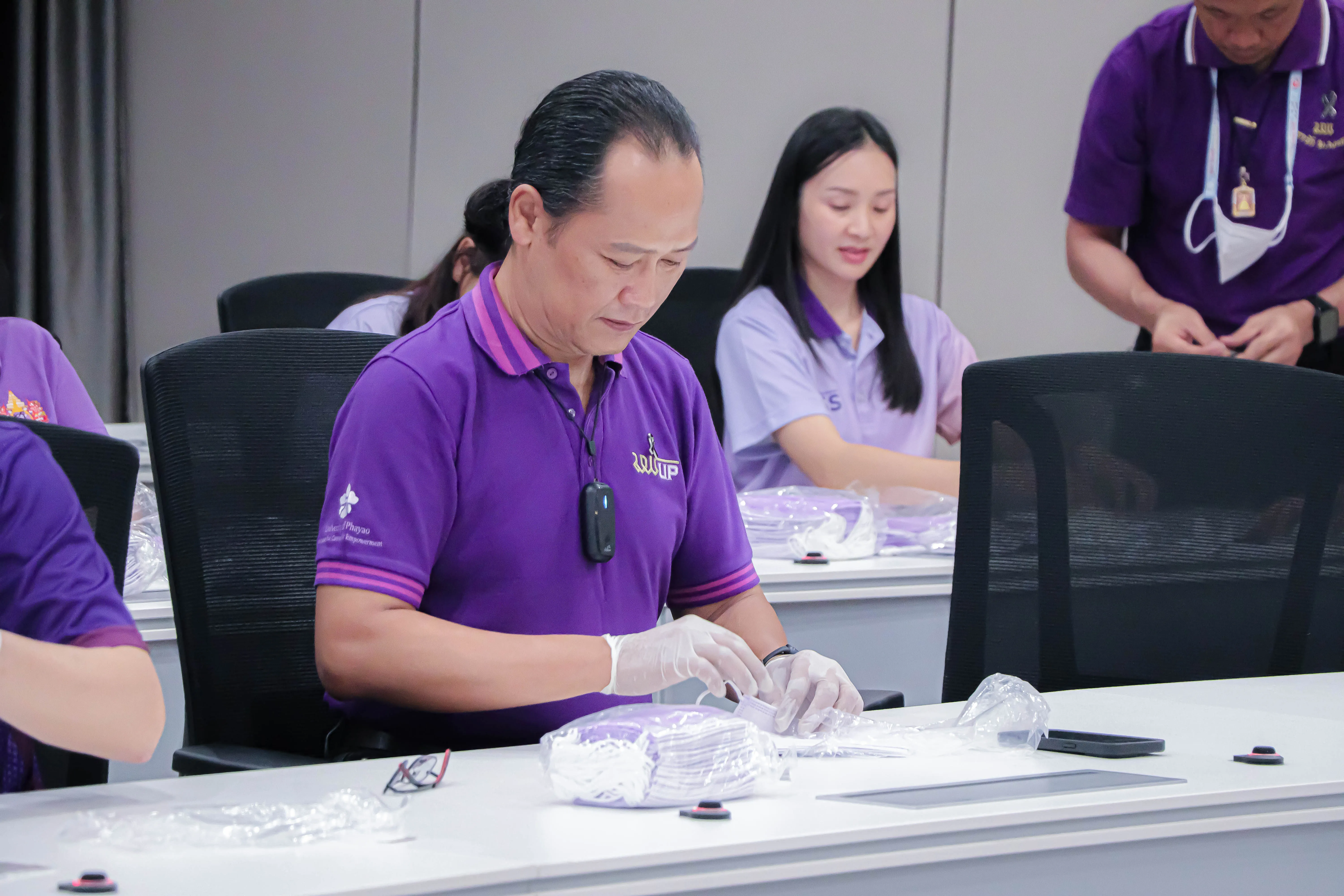 คณะรัฐศาสตร์และสังคมศาสตร์ ม.พะเยา รวมพลังจิตอาสาบรรจุหน้ากากอนามัย ถวายเป็นพระราชกุศลแด่สมเด็จพระกนิษฐาธิราชเจ้า กรมสมเด็จพระเทพรัตนราชสุดาฯ สยามบรมราชกุมารี พร้อมสู้ภัยฝุ่นPM 2.5