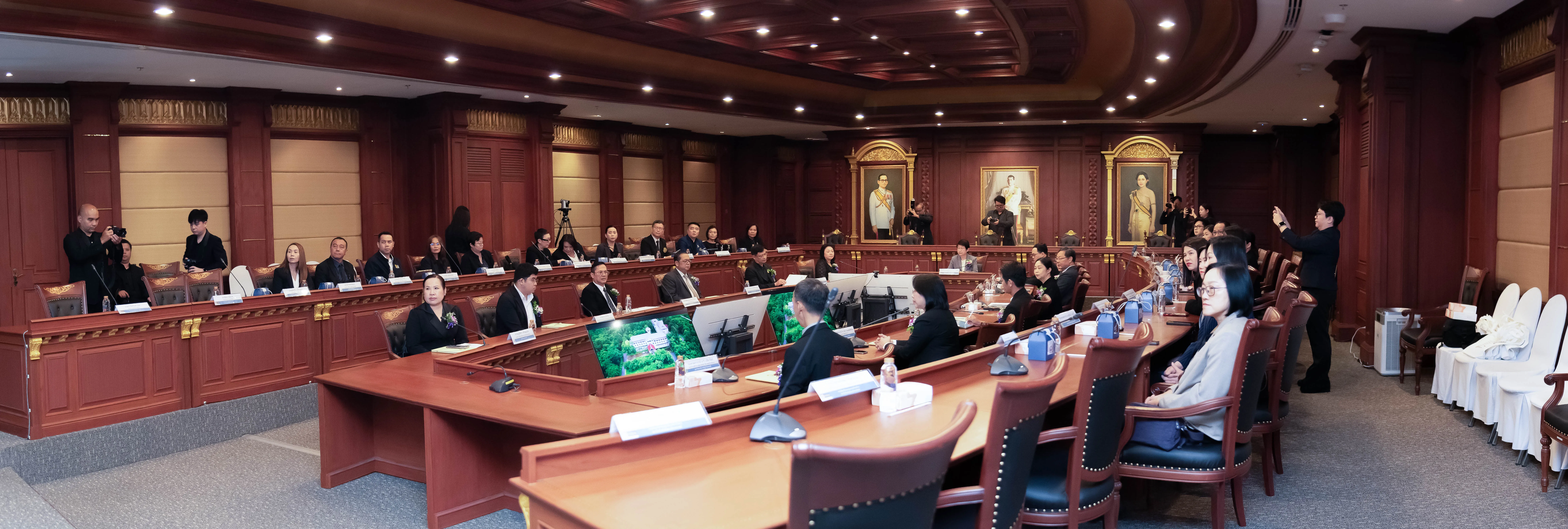 ม.พะเยา ผนึกกำลังเครือข่าย 14 สถาบันอุดมศึกษา ลงนาม MOU มุ่งขับเคลื่อนงานวิจัยและวิชาการด้านการพัฒนาสังคมระดับประเทศ