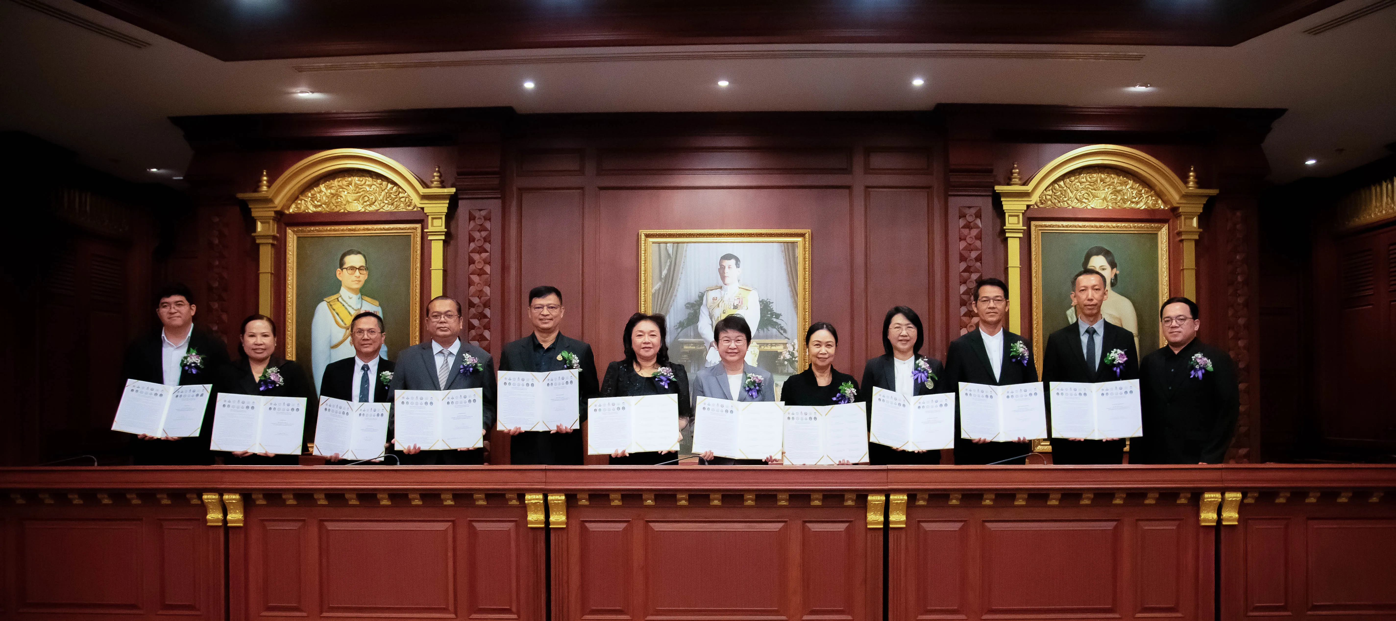 ม.พะเยา ผนึกกำลังเครือข่าย 14 สถาบันอุดมศึกษา ลงนาม MOU มุ่งขับเคลื่อนงานวิจัยและวิชาการด้านการพัฒนาสังคมระดับประเทศ