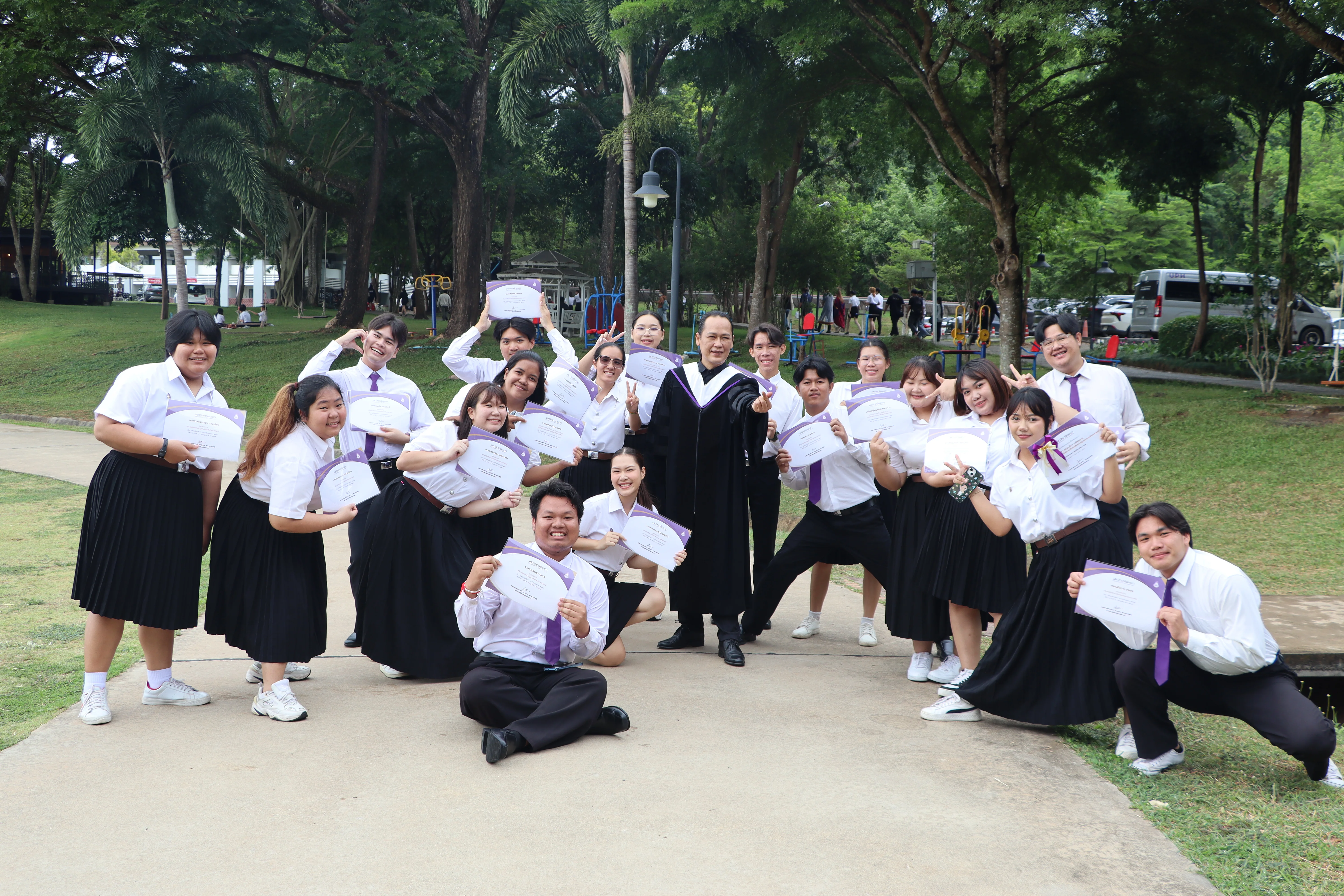 คณะรัฐศาสตร์และสังคมศาสตร์ ร่วมพิธีไหว้ครู ประจำปีการศึกษา 2569 พร้อมแสดงความยินดีแก่ นิสิตสร้างชื่อเสียง ผู้นำนิสิต และคณาจารย์ผู้ได้รับรางวัลอาจารย์มืออาชีพระดับ 2