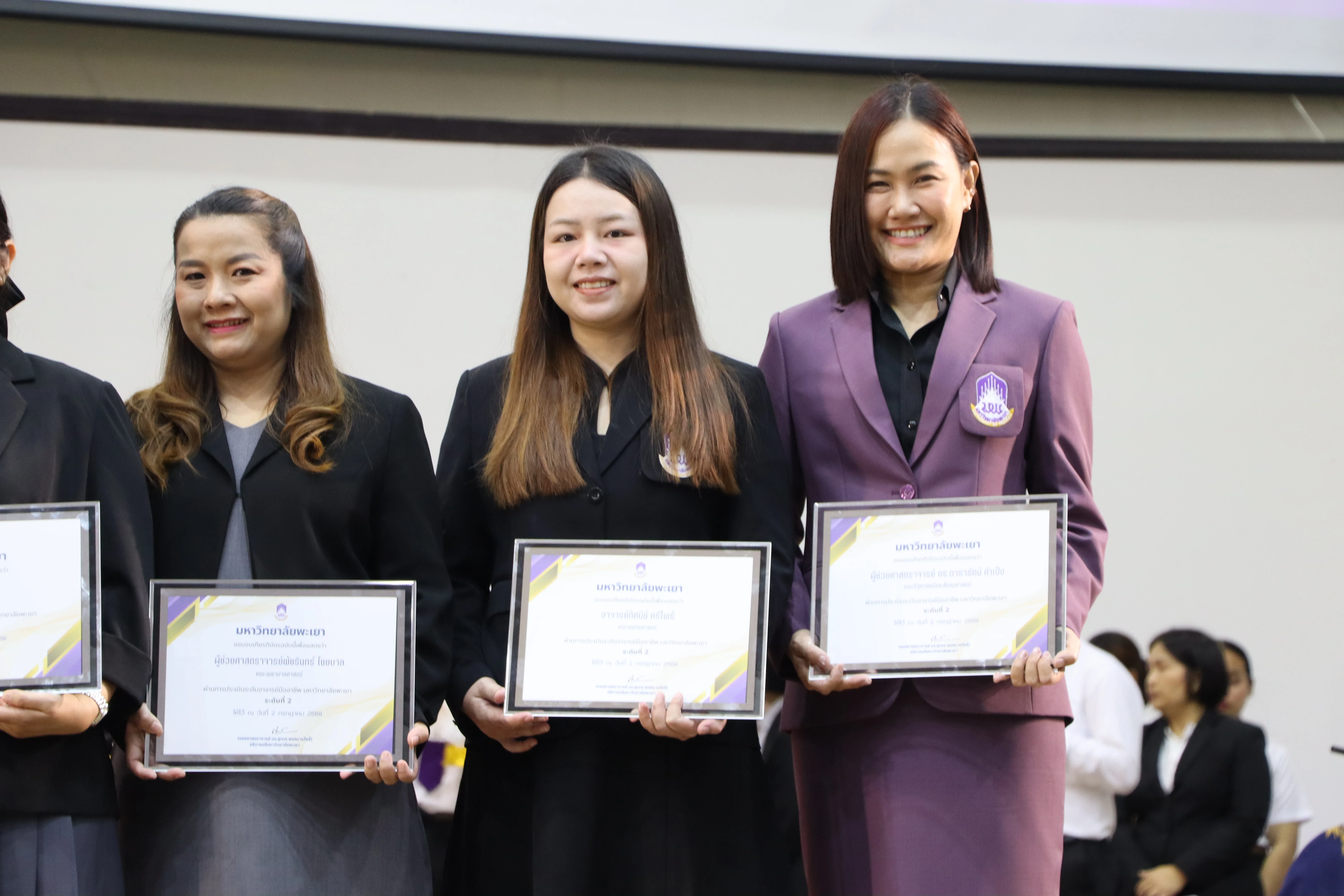 คณะรัฐศาสตร์และสังคมศาสตร์ ร่วมพิธีไหว้ครู ประจำปีการศึกษา 2569 พร้อมแสดงความยินดีแก่ นิสิตสร้างชื่อเสียง ผู้นำนิสิต และคณาจารย์ผู้ได้รับรางวัลอาจารย์มืออาชีพระดับ 2