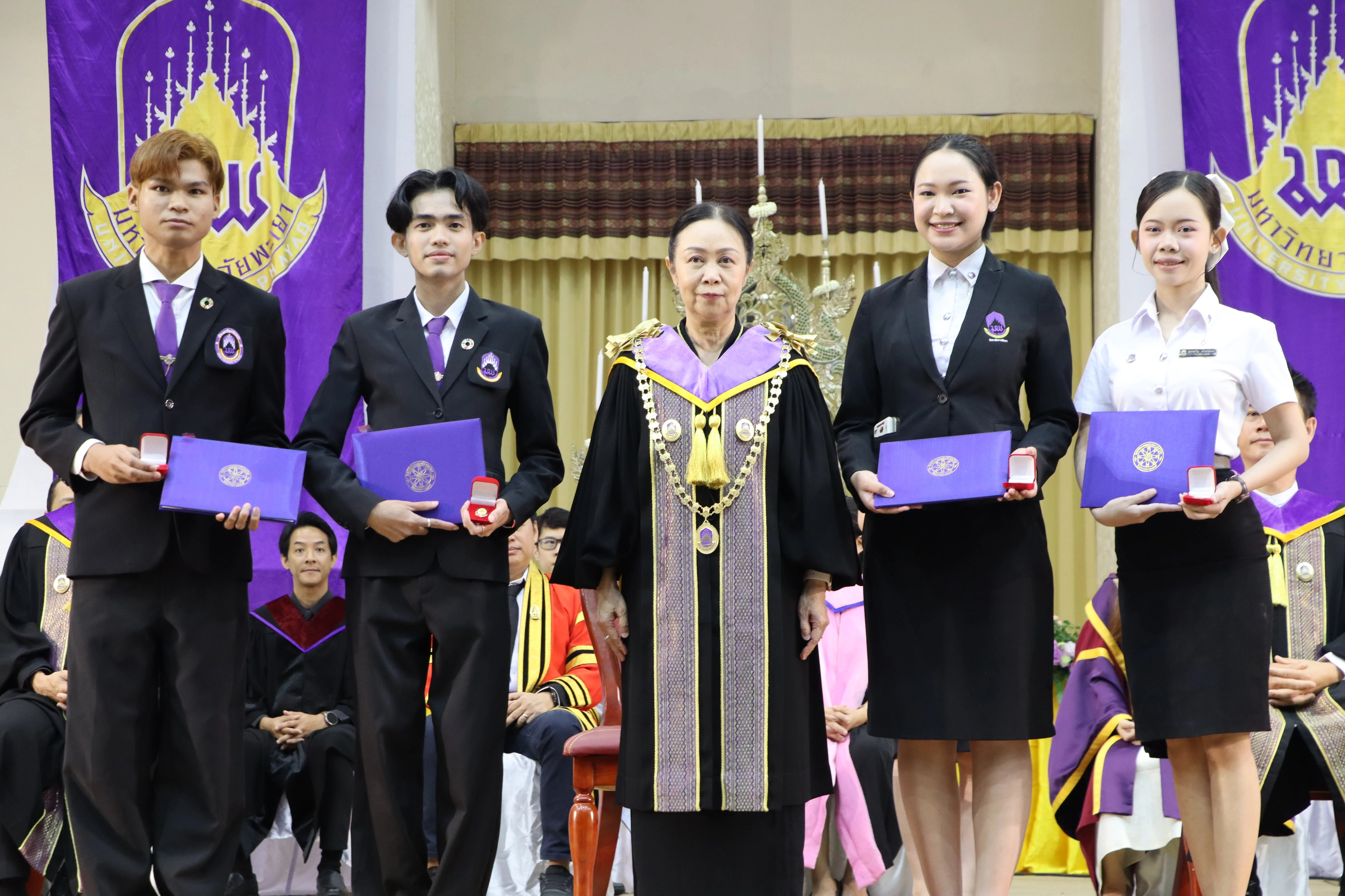 คณะรัฐศาสตร์และสังคมศาสตร์ ร่วมพิธีไหว้ครู ประจำปีการศึกษา 2569 พร้อมแสดงความยินดีแก่ นิสิตสร้างชื่อเสียง ผู้นำนิสิต และคณาจารย์ผู้ได้รับรางวัลอาจารย์มืออาชีพระดับ 2