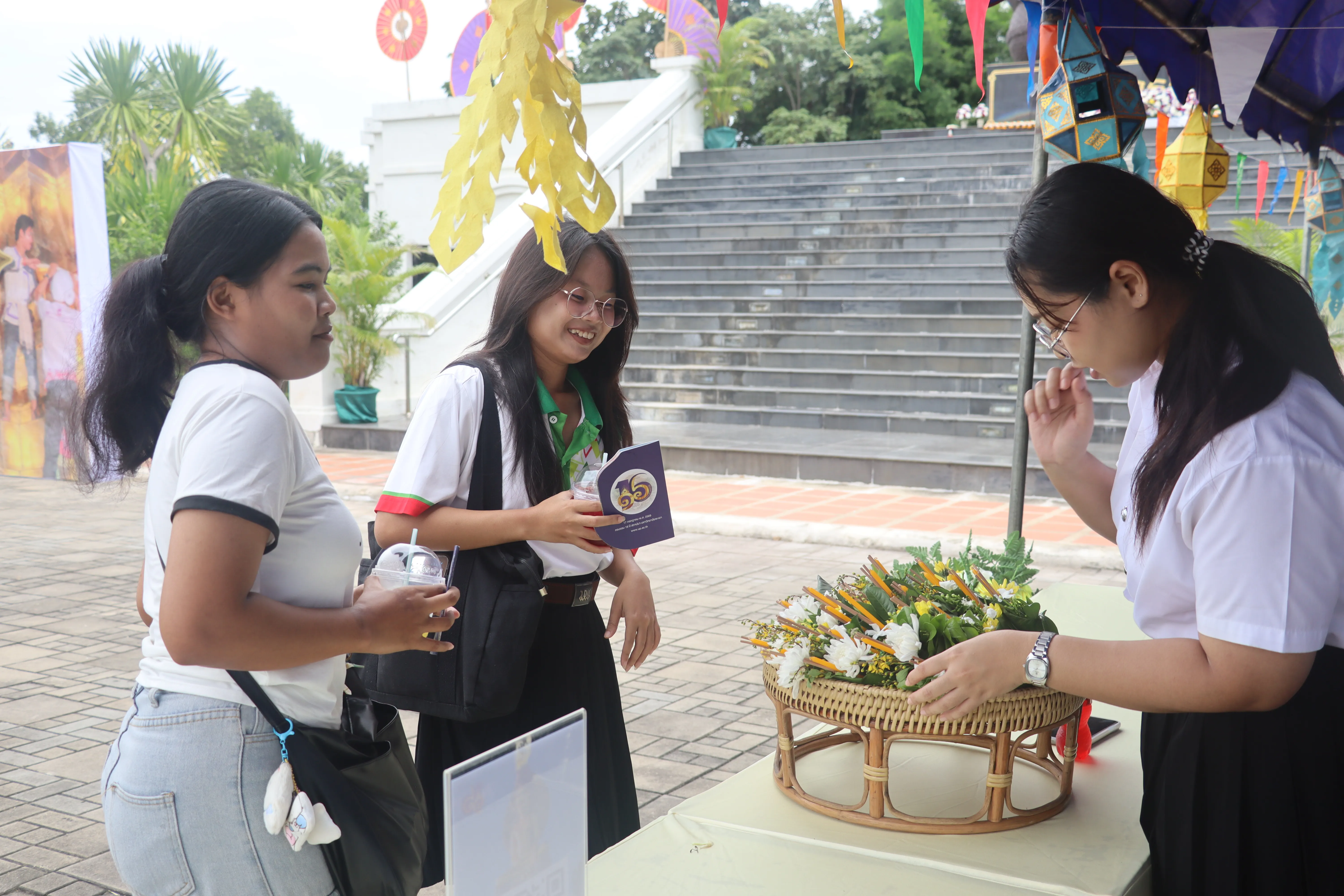 คณะรัฐศาสตร์และสังคมศาสตร์ ร่วมจัดกิจกรรม "เรียนรู้ ขอพร พระพุทธรูปประจำมหาวิทยาลัย" ณ พระพุทธภุชคารักษ์ ในงานเฉลิมฉลองครบรอบ 16 ปี มหาวิทยาลัยพะเยา