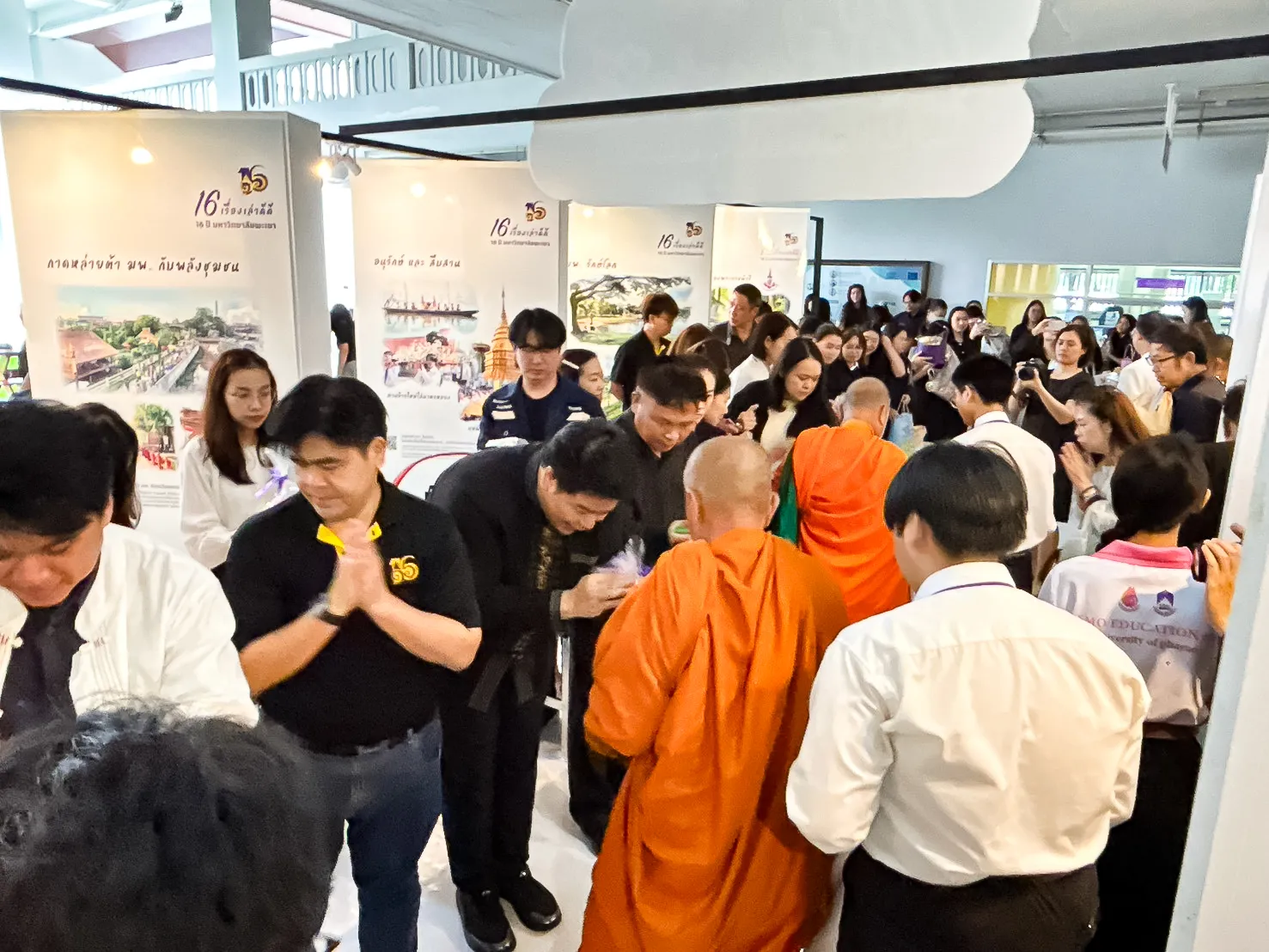 คณะรัฐศาสตร์และสังคมศาสตร์ เข้าร่วมพิธีตักบาตรอุทิศถวายเป็นพระกุศลแด่สมเด็จพระเจ้าลูกเธอ เจ้าฟ้าพัชรกิติยาภา นเรนทิราเทพยวดี กรมหลวงราชสาริณีสิริพัชร มหาวัชรราชธิดา
