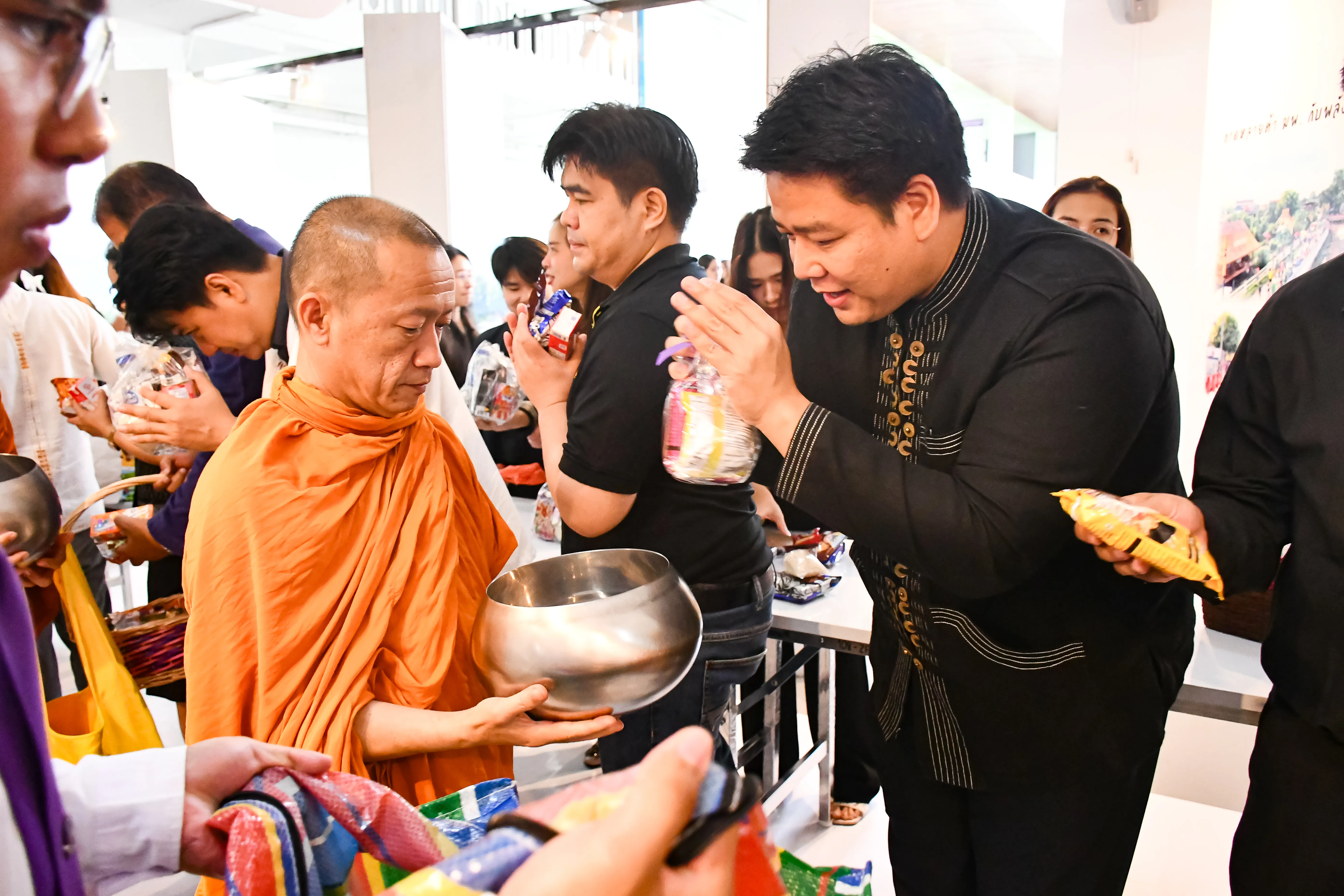 คณะรัฐศาสตร์และสังคมศาสตร์ เข้าร่วมพิธีตักบาตรอุทิศถวายเป็นพระกุศลแด่สมเด็จพระเจ้าลูกเธอ เจ้าฟ้าพัชรกิติยาภา นเรนทิราเทพยวดี กรมหลวงราชสาริณีสิริพัชร มหาวัชรราชธิดา