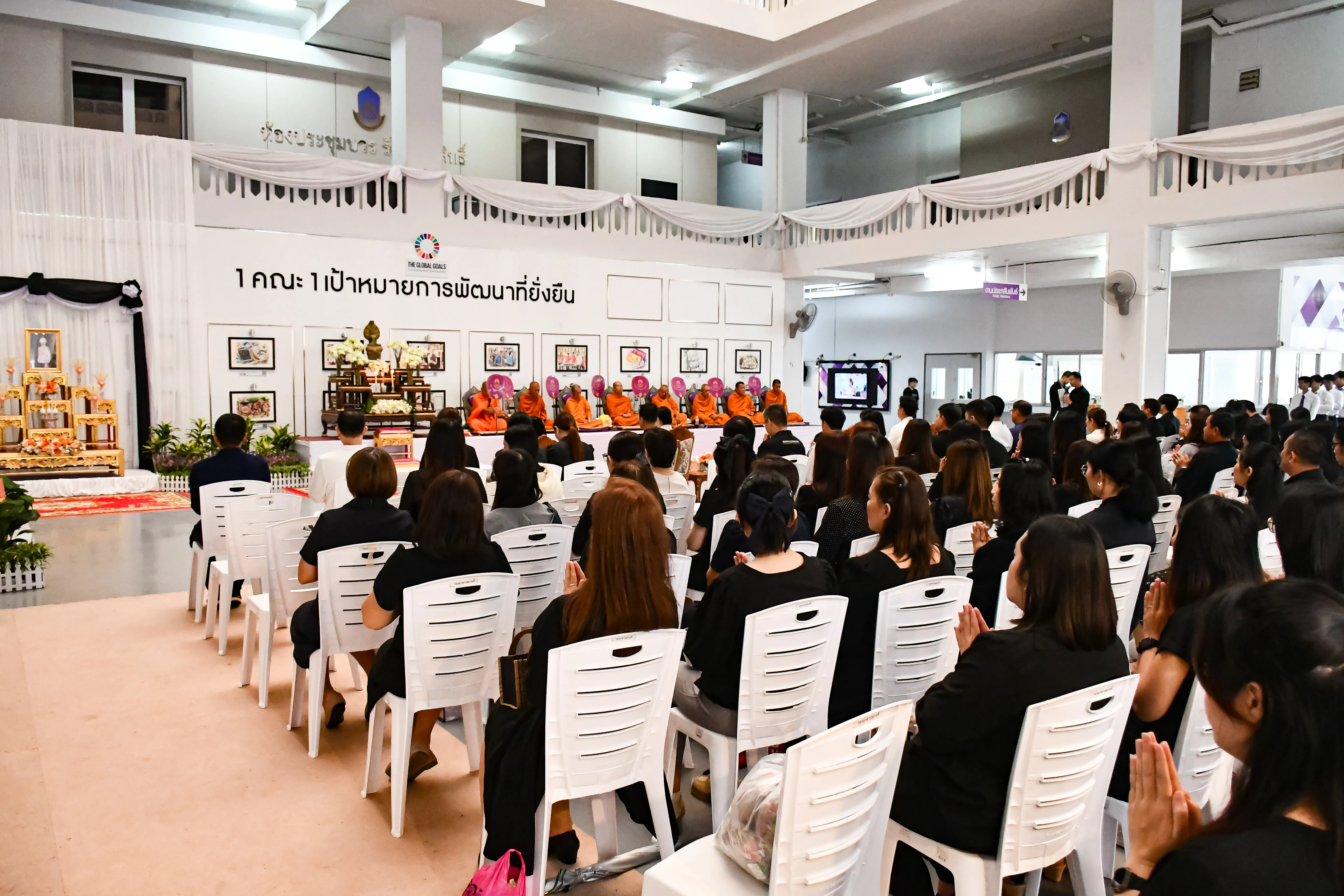 คณะรัฐศาสตร์และสังคมศาสตร์ เข้าร่วมพิธีตักบาตรอุทิศถวายเป็นพระกุศลแด่สมเด็จพระเจ้าลูกเธอ เจ้าฟ้าพัชรกิติยาภา นเรนทิราเทพยวดี กรมหลวงราชสาริณีสิริพัชร มหาวัชรราชธิดา