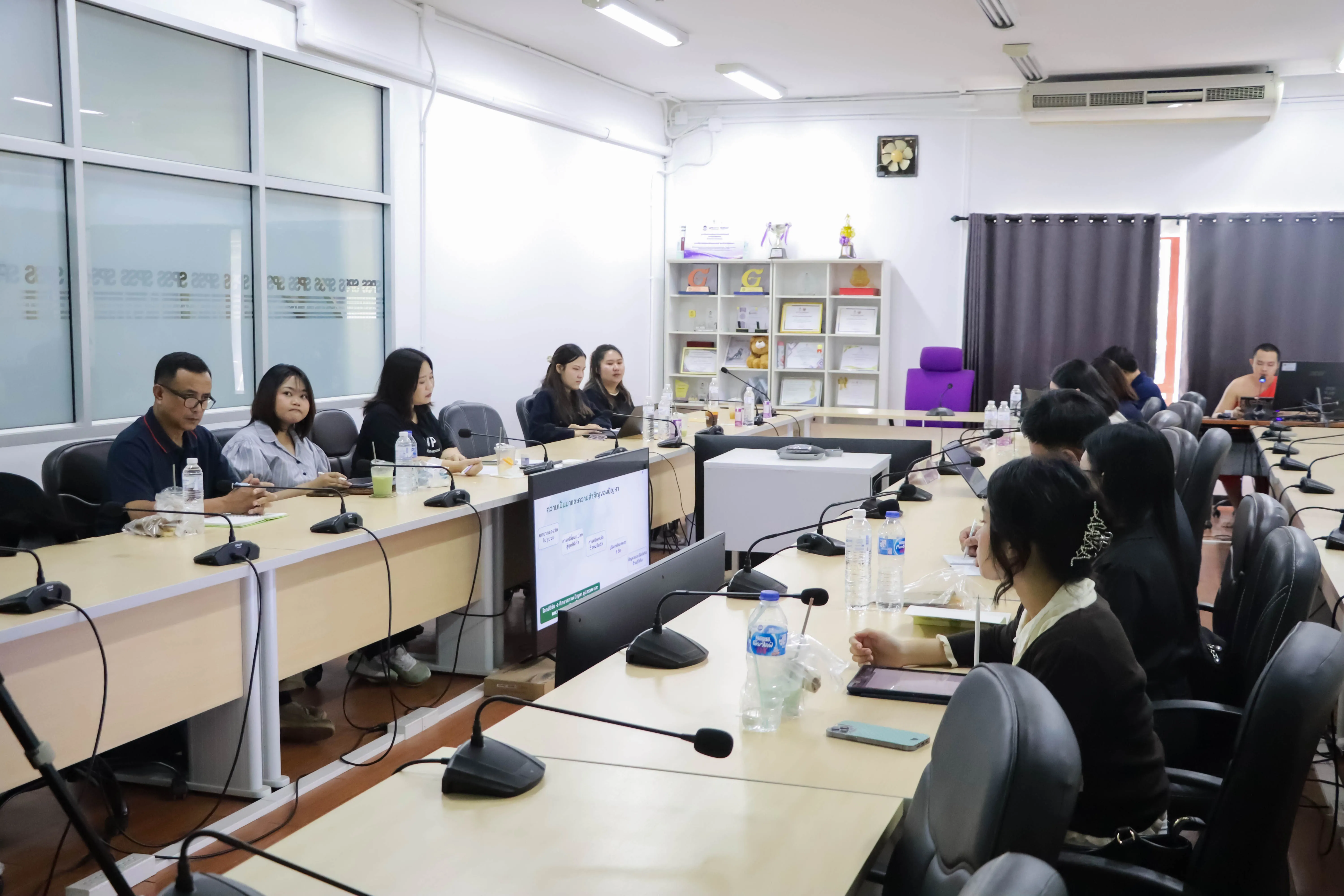 คณะรัฐศาสตร์และสังคมศาสตร์ มหาวิทยาลัยพะเยา ดำเนินการจัดสอบโครงร่างวิทยานิพนธ์ หลักสูตรรัฐประศาสนศาสตรมหาบัณฑิต สาขาวิชานโยบายสาธารณะ