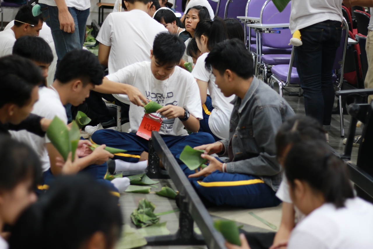หน่วยกิจการนิสิตและทำนุบำรุงศิลปวัฒนธรรม พร้อมด้วยสโมสรนิสิต และชมรมสืบสายถิ่นแผ่นดินล้านนา คณะรัฐศาสตร์และสังคมศาสตร์ มหาวิทยาลัยพะเยา ร่วมกันจัดโครงการทำนุบำรุงศิลปวัฒนธรรม และกิจกรรมต้อนรับนิสิตใหม่