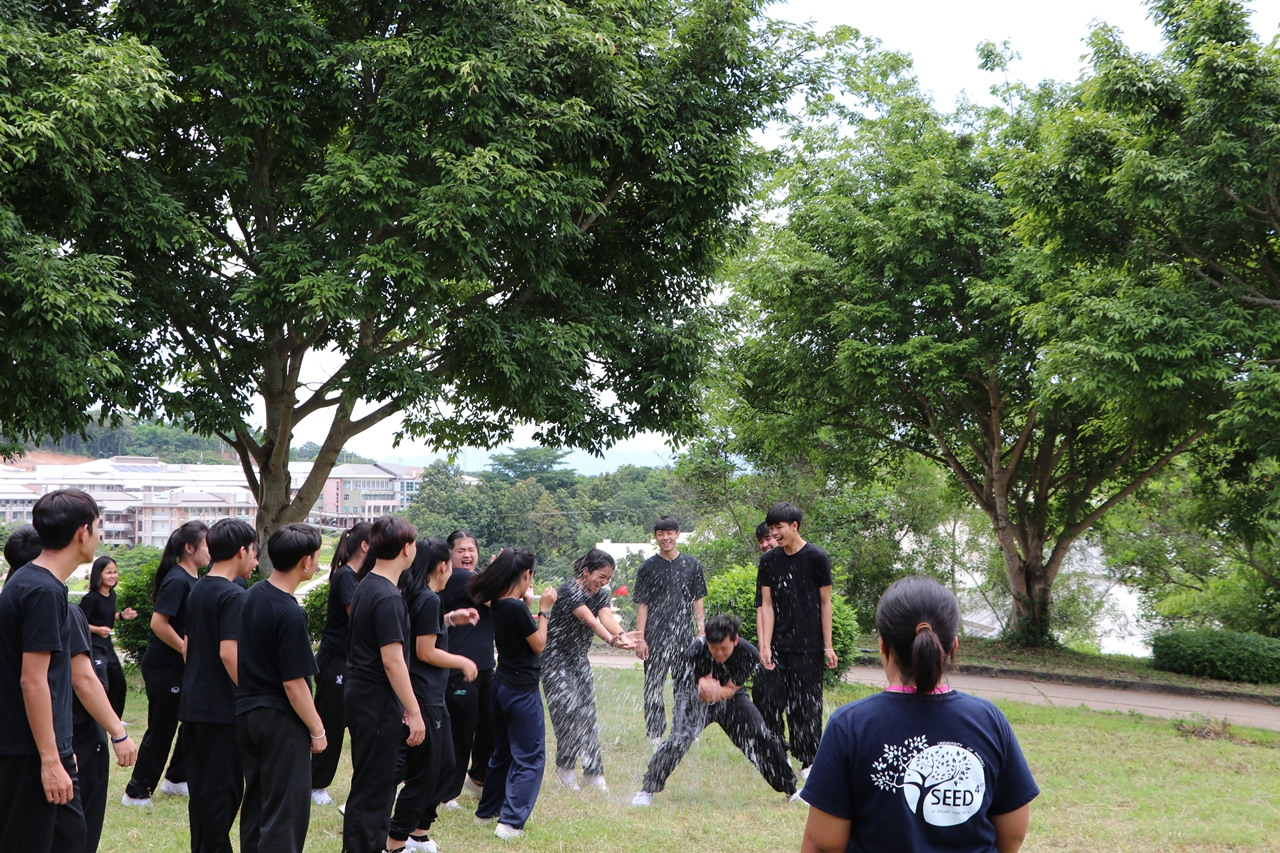 หน่วยกิจการนิสิตและทำนุบำรุงศิลปวัฒนธรรม พร้อมด้วยสโมสรนิสิตฯ คณะรัฐศาสตร์และสังคมศาสตร์ มหาวิทยาลัยพะเยา ร่วมกันจัดโครงการสานสัมพันธ์สิงห์กว๊าน-พิราบขาว