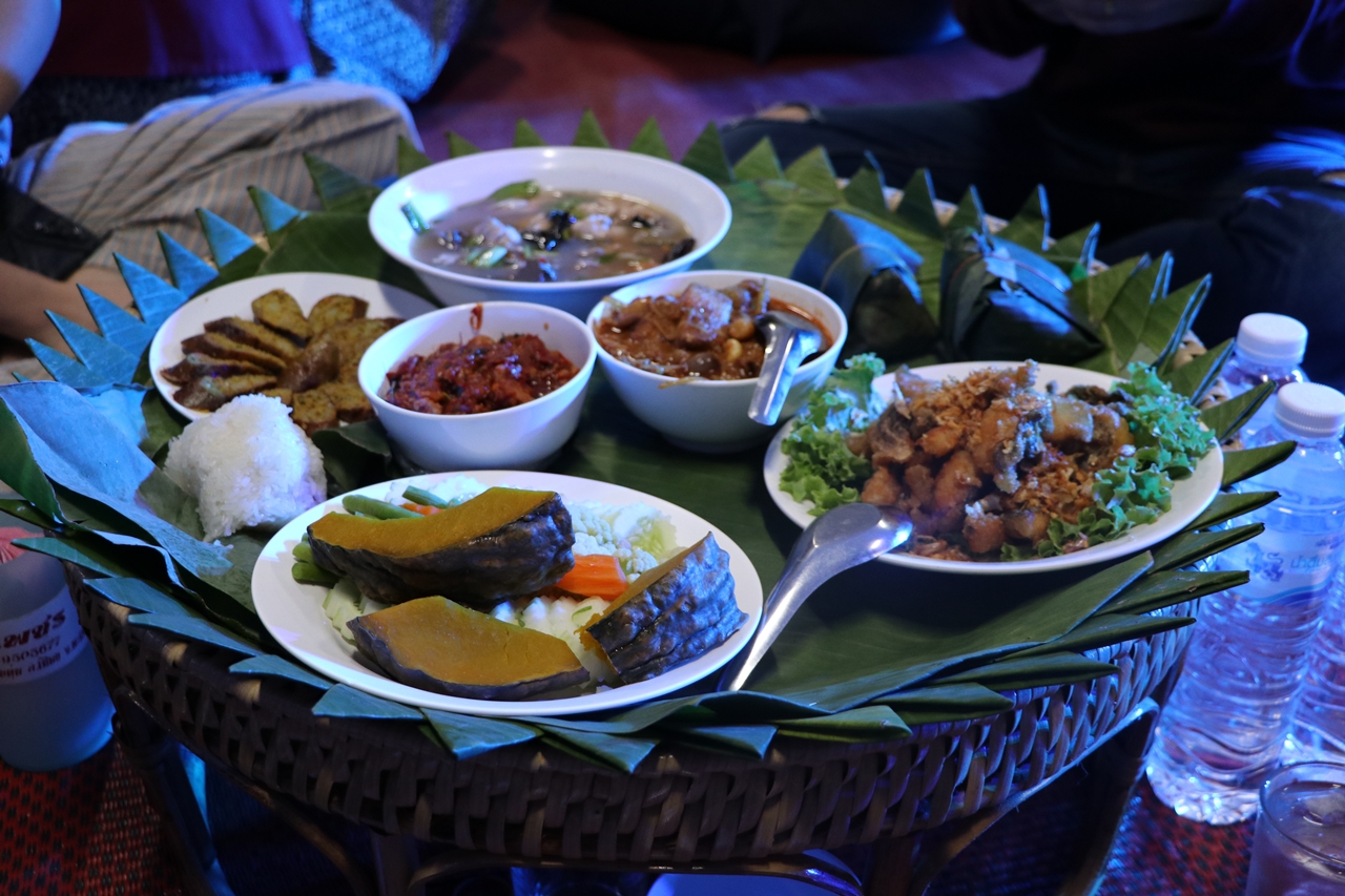 หน่วยกิจการนิสิตและทำนุบำรุงศิลปวัฒนธรรม พร้อมด้วยสโมสรนิสิตฯ คณะรัฐศาสตร์และสังคมศาสตร์ มหาวิทยาลัยพะเยา ร่วมกันจัดกิจกรรม “ ฮับขวัญน้องหล้า นักพัฒนานักปกครอง 2561 กิ๋นหอมต๋อมม่วน ฉลองขวัญช่อใหม่ ”