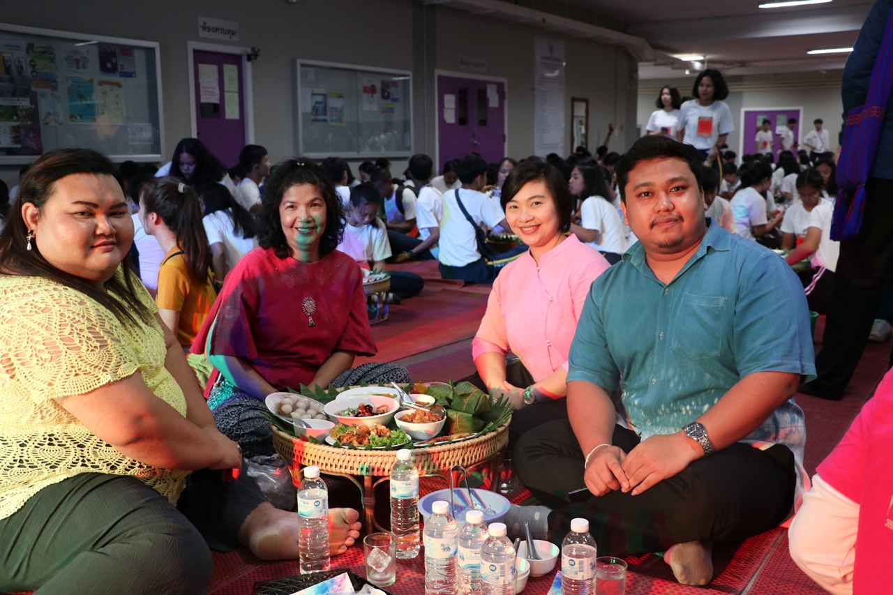 หน่วยกิจการนิสิตและทำนุบำรุงศิลปวัฒนธรรม พร้อมด้วยสโมสรนิสิตฯ คณะรัฐศาสตร์และสังคมศาสตร์ มหาวิทยาลัยพะเยา ร่วมกันจัดกิจกรรม “ ฮับขวัญน้องหล้า นักพัฒนานักปกครอง 2561 กิ๋นหอมต๋อมม่วน ฉลองขวัญช่อใหม่ ”