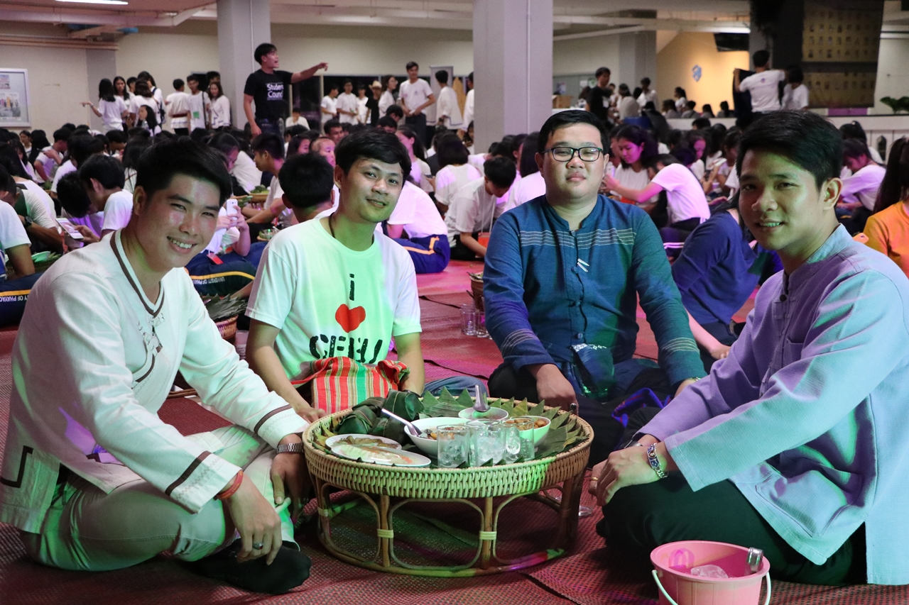 หน่วยกิจการนิสิตและทำนุบำรุงศิลปวัฒนธรรม พร้อมด้วยสโมสรนิสิตฯ คณะรัฐศาสตร์และสังคมศาสตร์ มหาวิทยาลัยพะเยา ร่วมกันจัดกิจกรรม “ ฮับขวัญน้องหล้า นักพัฒนานักปกครอง 2561 กิ๋นหอมต๋อมม่วน ฉลองขวัญช่อใหม่ ”