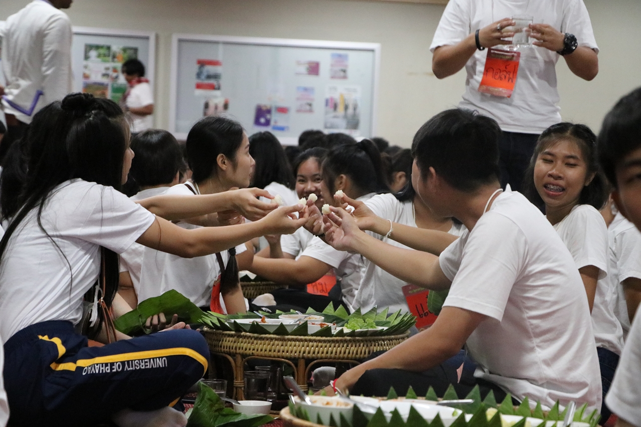 หน่วยกิจการนิสิตและทำนุบำรุงศิลปวัฒนธรรม พร้อมด้วยสโมสรนิสิตฯ คณะรัฐศาสตร์และสังคมศาสตร์ มหาวิทยาลัยพะเยา ร่วมกันจัดกิจกรรม “ ฮับขวัญน้องหล้า นักพัฒนานักปกครอง 2561 กิ๋นหอมต๋อมม่วน ฉลองขวัญช่อใหม่ ”