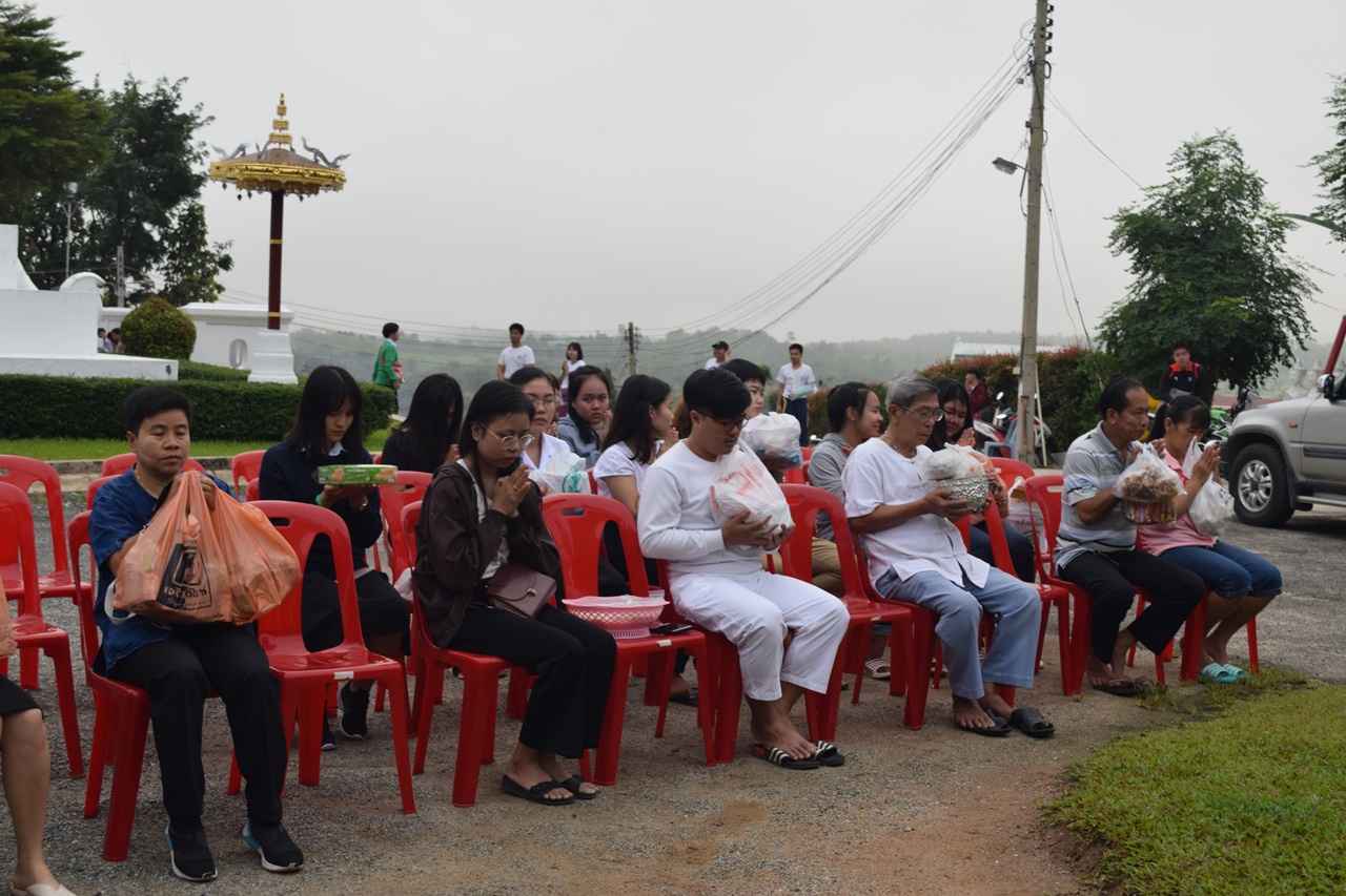 คณะรัฐศาสตร์และสังคมศาสตร์ มหาวิทยาลัยพะเยา ร่วมประเพณีตักบาตรเทโวโรหณะ เนื่องในวันมหาปวารณาออกพรรษา ประจำปี 2561