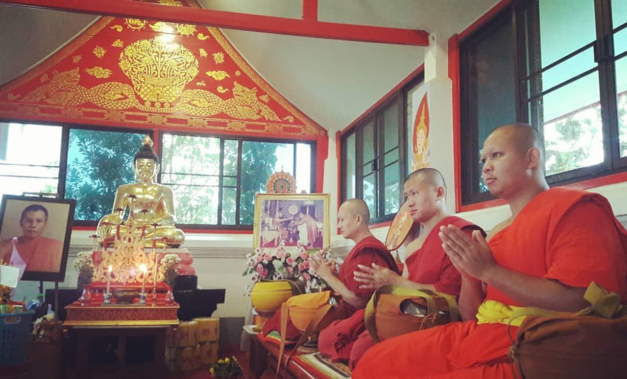 คณะรัฐศาสตร์และสังคมศาสตร์ มหาวิทยาลัยพะเยา ร่วมประเพณีตักบาตรเทโวโรหณะ เนื่องในวันมหาปวารณาออกพรรษา ประจำปี 2561