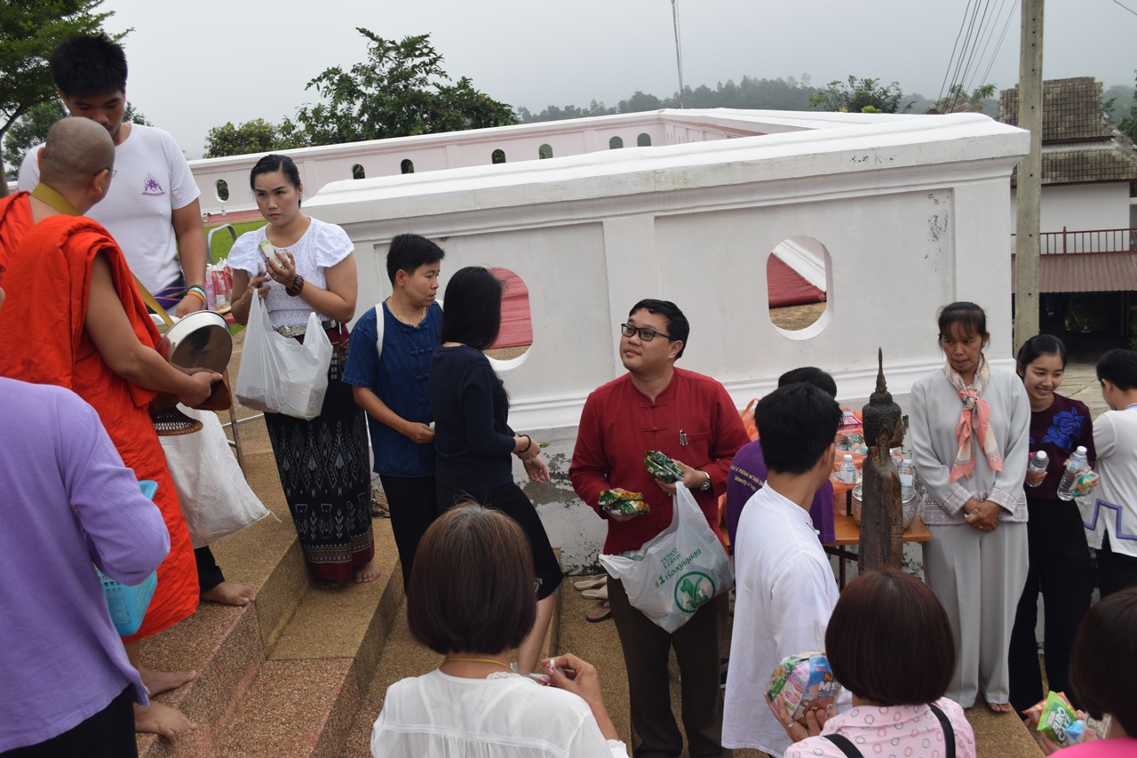 คณะรัฐศาสตร์และสังคมศาสตร์ มหาวิทยาลัยพะเยา ร่วมประเพณีตักบาตรเทโวโรหณะ เนื่องในวันมหาปวารณาออกพรรษา ประจำปี 2561