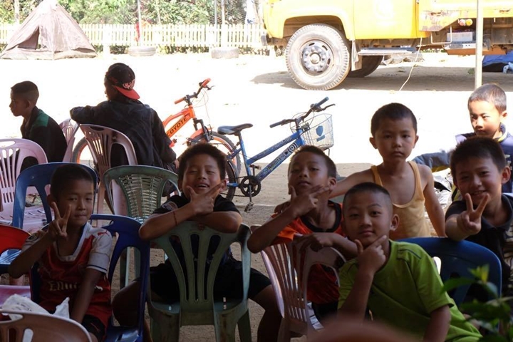 นิสิตสาขาวิชาพัฒนาสังคม คณะรัฐศาสตร์และสังคมศาสตร์ มหาวิทยาลัยพะเยา ดำเนินโครงการค่ายอาสาพัฒนาสังคม ณ บ้านแสนเจริญ ต.วาวี อ.แม่สรวย จ.เชียงราย