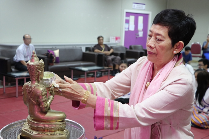 หน่วยกิจการนิสิตและทำนุบำรุงศิลปวัฒนธรรม ร่วมกับสโมสรนิสิตคณะรัฐศาสตร์และสังคมศาสตร์ มหาวิทยาลัยพะเยา ดำเนินโครงการสระเกล้าดำหัว ป๋าเวณีปี๋ใหม่เมือง ประจำปีการศึกษา 2561