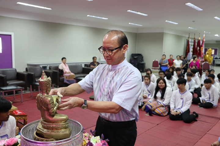 หน่วยกิจการนิสิตและทำนุบำรุงศิลปวัฒนธรรม ร่วมกับสโมสรนิสิตคณะรัฐศาสตร์และสังคมศาสตร์ มหาวิทยาลัยพะเยา ดำเนินโครงการสระเกล้าดำหัว ป๋าเวณีปี๋ใหม่เมือง ประจำปีการศึกษา 2561