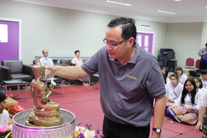 หน่วยกิจการนิสิตและทำนุบำรุงศิลปวัฒนธรรม ร่วมกับสโมสรนิสิตคณะรัฐศาสตร์และสังคมศาสตร์ มหาวิทยาลัยพะเยา ดำเนินโครงการสระเกล้าดำหัว ป๋าเวณีปี๋ใหม่เมือง ประจำปีการศึกษา 2561