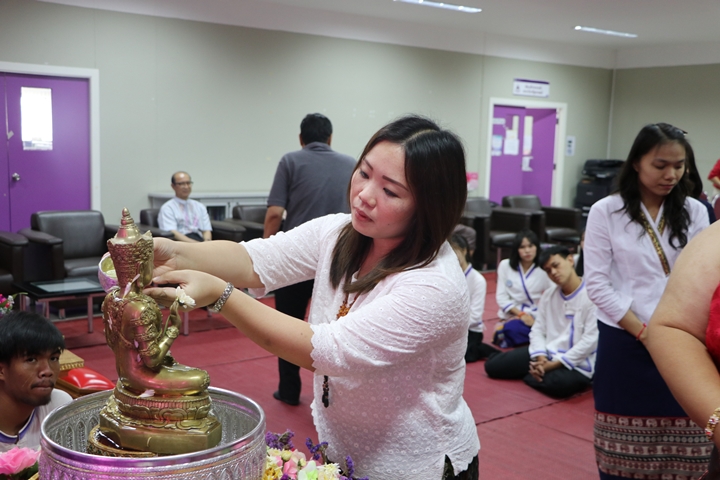 หน่วยกิจการนิสิตและทำนุบำรุงศิลปวัฒนธรรม ร่วมกับสโมสรนิสิตคณะรัฐศาสตร์และสังคมศาสตร์ มหาวิทยาลัยพะเยา ดำเนินโครงการสระเกล้าดำหัว ป๋าเวณีปี๋ใหม่เมือง ประจำปีการศึกษา 2561