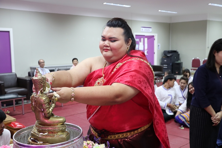 หน่วยกิจการนิสิตและทำนุบำรุงศิลปวัฒนธรรม ร่วมกับสโมสรนิสิตคณะรัฐศาสตร์และสังคมศาสตร์ มหาวิทยาลัยพะเยา ดำเนินโครงการสระเกล้าดำหัว ป๋าเวณีปี๋ใหม่เมือง ประจำปีการศึกษา 2561