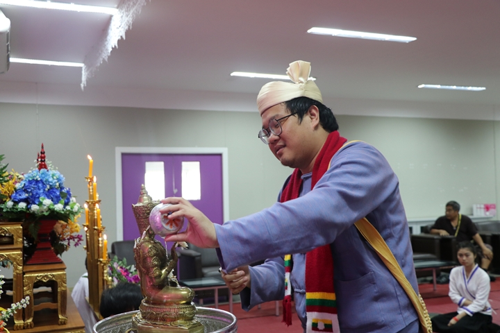 หน่วยกิจการนิสิตและทำนุบำรุงศิลปวัฒนธรรม ร่วมกับสโมสรนิสิตคณะรัฐศาสตร์และสังคมศาสตร์ มหาวิทยาลัยพะเยา ดำเนินโครงการสระเกล้าดำหัว ป๋าเวณีปี๋ใหม่เมือง ประจำปีการศึกษา 2561