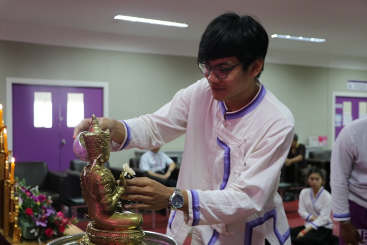 หน่วยกิจการนิสิตและทำนุบำรุงศิลปวัฒนธรรม ร่วมกับสโมสรนิสิตคณะรัฐศาสตร์และสังคมศาสตร์ มหาวิทยาลัยพะเยา ดำเนินโครงการสระเกล้าดำหัว ป๋าเวณีปี๋ใหม่เมือง ประจำปีการศึกษา 2561