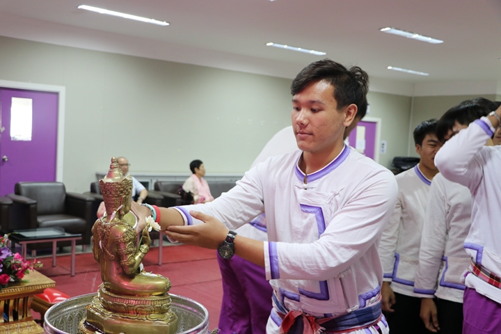 หน่วยกิจการนิสิตและทำนุบำรุงศิลปวัฒนธรรม ร่วมกับสโมสรนิสิตคณะรัฐศาสตร์และสังคมศาสตร์ มหาวิทยาลัยพะเยา ดำเนินโครงการสระเกล้าดำหัว ป๋าเวณีปี๋ใหม่เมือง ประจำปีการศึกษา 2561