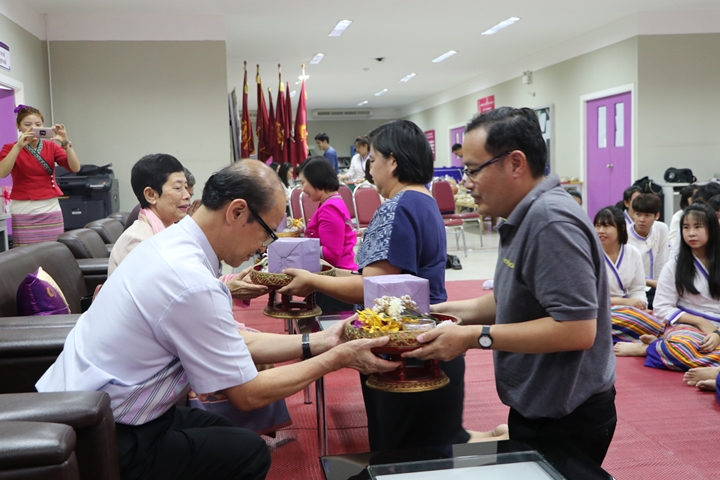 หน่วยกิจการนิสิตและทำนุบำรุงศิลปวัฒนธรรม ร่วมกับสโมสรนิสิตคณะรัฐศาสตร์และสังคมศาสตร์ มหาวิทยาลัยพะเยา ดำเนินโครงการสระเกล้าดำหัว ป๋าเวณีปี๋ใหม่เมือง ประจำปีการศึกษา 2561