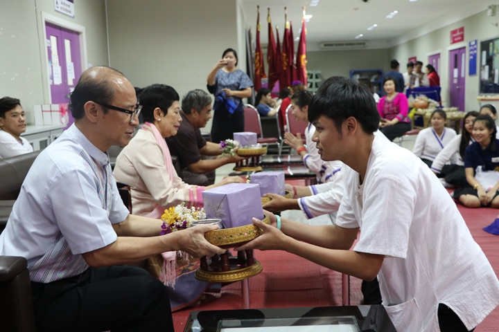 หน่วยกิจการนิสิตและทำนุบำรุงศิลปวัฒนธรรม ร่วมกับสโมสรนิสิตคณะรัฐศาสตร์และสังคมศาสตร์ มหาวิทยาลัยพะเยา ดำเนินโครงการสระเกล้าดำหัว ป๋าเวณีปี๋ใหม่เมือง ประจำปีการศึกษา 2561