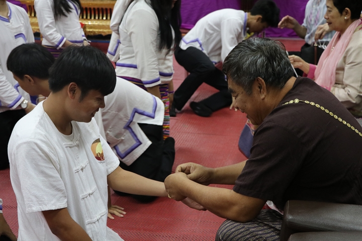 หน่วยกิจการนิสิตและทำนุบำรุงศิลปวัฒนธรรม ร่วมกับสโมสรนิสิตคณะรัฐศาสตร์และสังคมศาสตร์ มหาวิทยาลัยพะเยา ดำเนินโครงการสระเกล้าดำหัว ป๋าเวณีปี๋ใหม่เมือง ประจำปีการศึกษา 2561