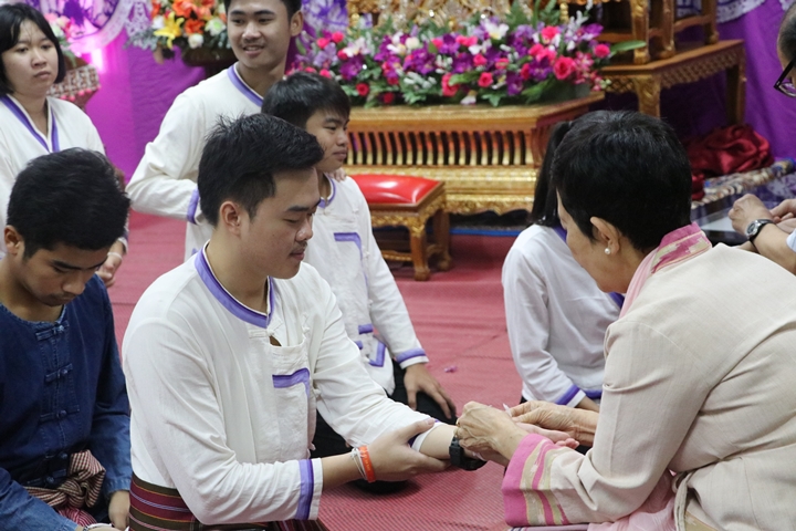 หน่วยกิจการนิสิตและทำนุบำรุงศิลปวัฒนธรรม ร่วมกับสโมสรนิสิตคณะรัฐศาสตร์และสังคมศาสตร์ มหาวิทยาลัยพะเยา ดำเนินโครงการสระเกล้าดำหัว ป๋าเวณีปี๋ใหม่เมือง ประจำปีการศึกษา 2561